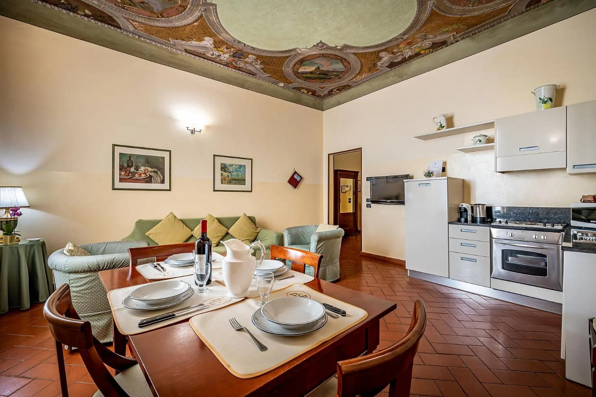 Dining area in Palazzo Gamba Apartments al Duomo
