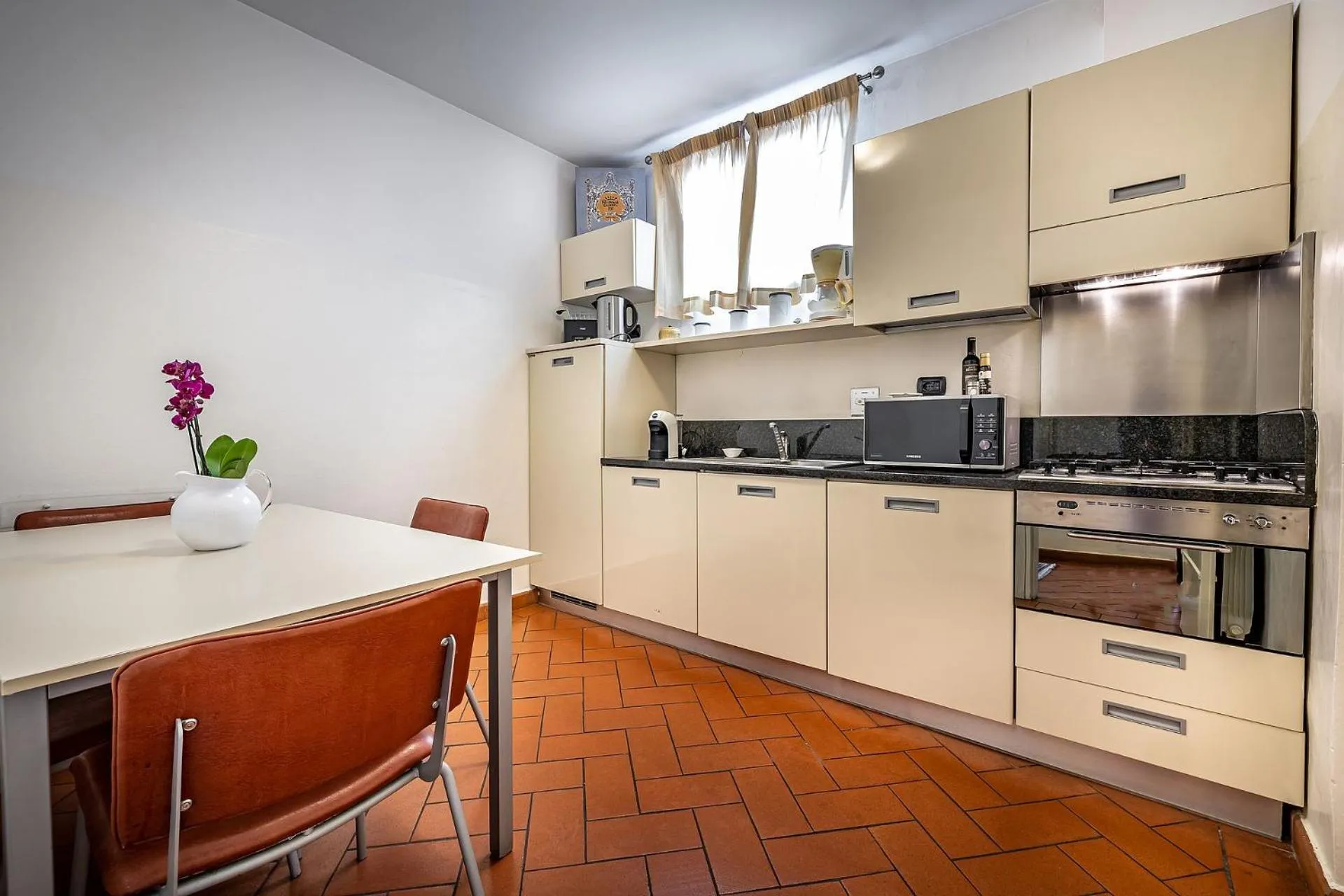 Dining area in Palazzo Gamba Apartments al Duomo