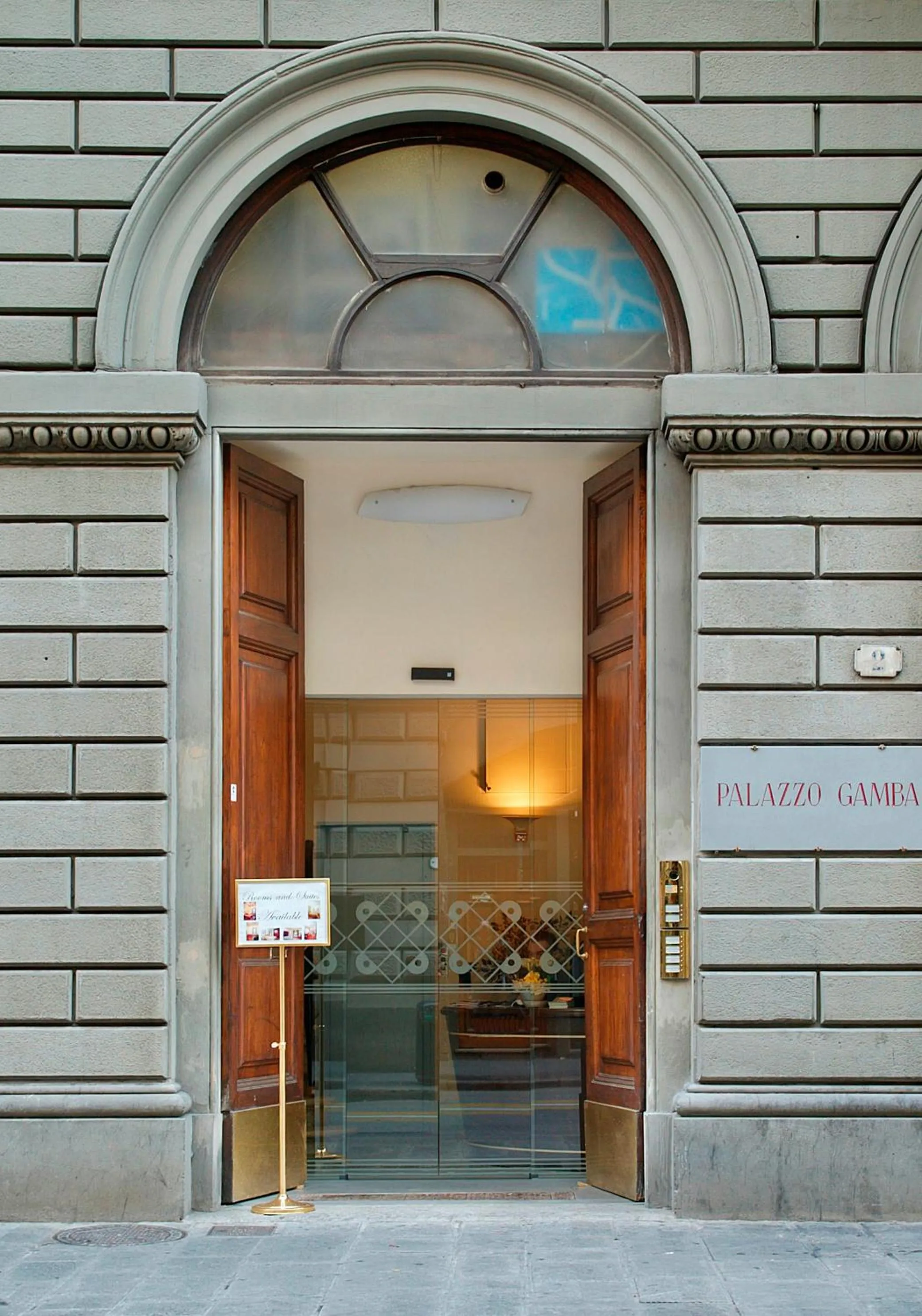 Facade/entrance in Palazzo Gamba Apartments al Duomo