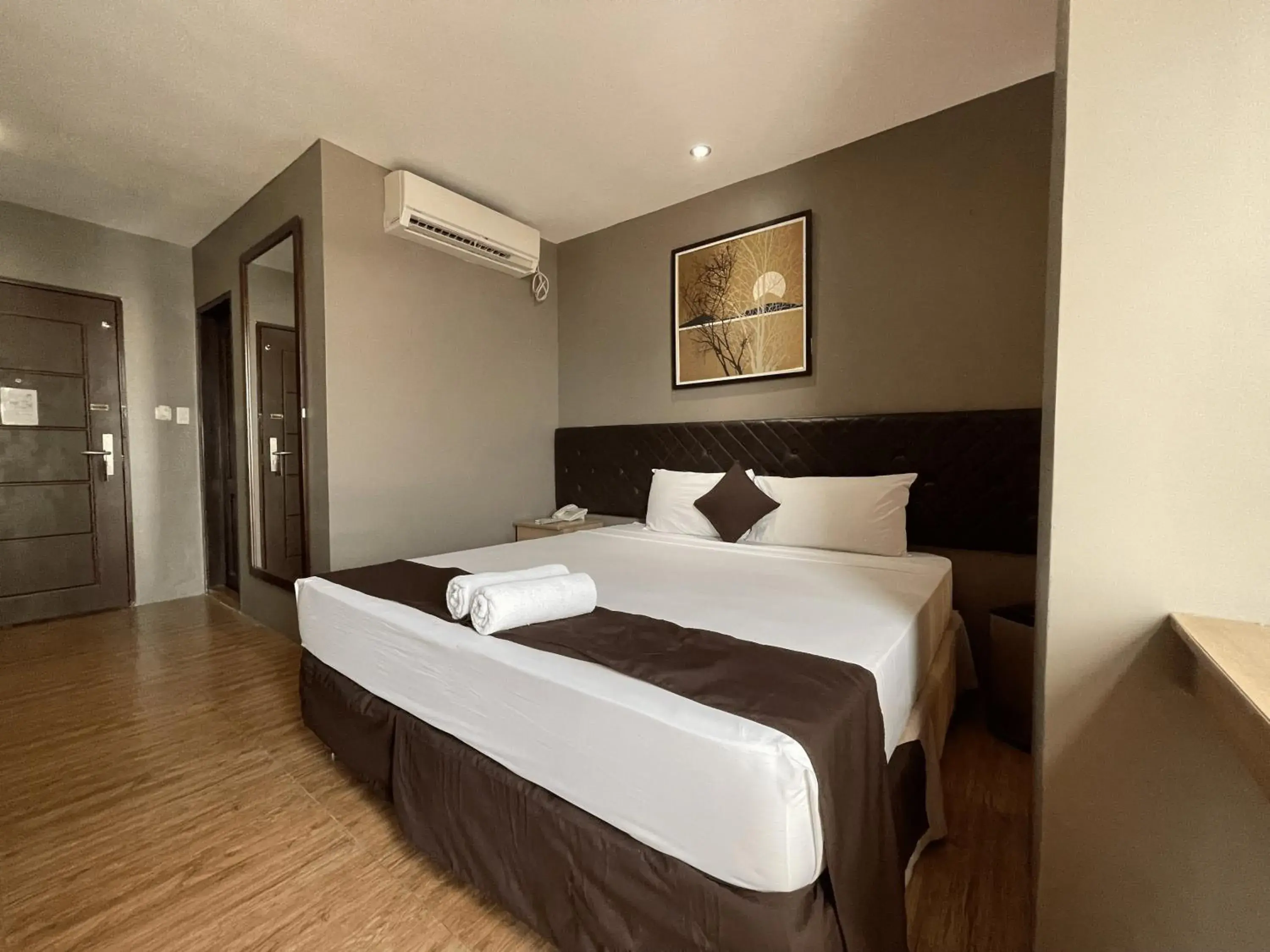 Bedroom, Bed in Cebu Capitol Central Hotel & Suites powered by Cocotel Bedroom, Bed in Cebu Capitol Central Hotel & Suites powered by Cocotel