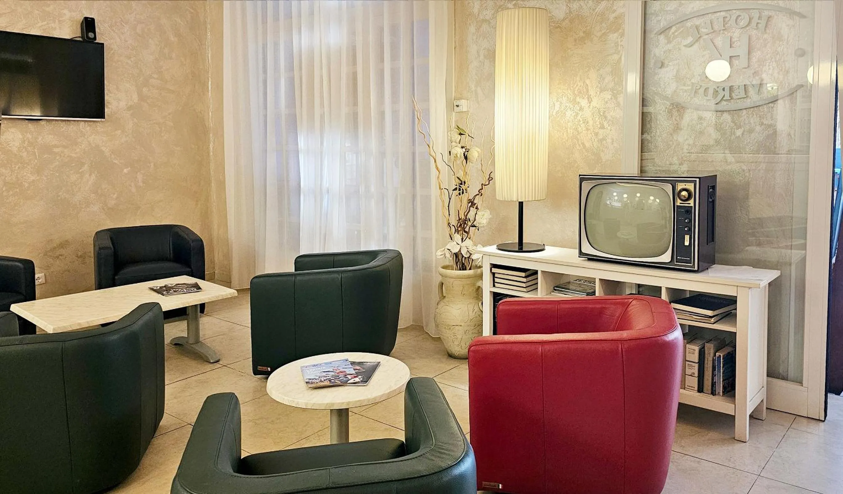Communal lounge/ TV room in Hotel Verdi