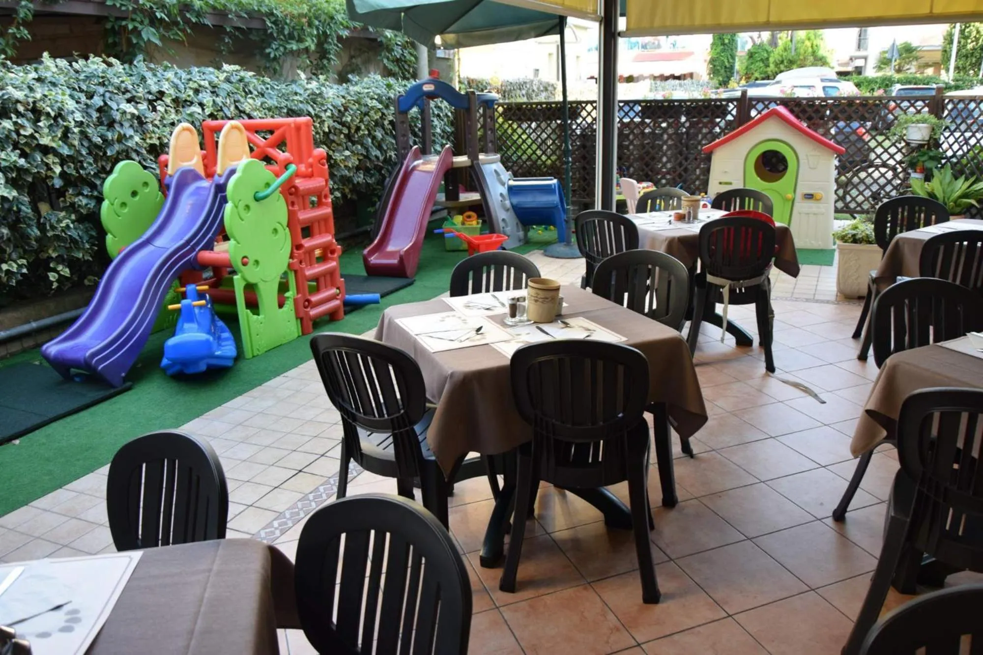 Restaurant/places to eat in Hotel Verdi