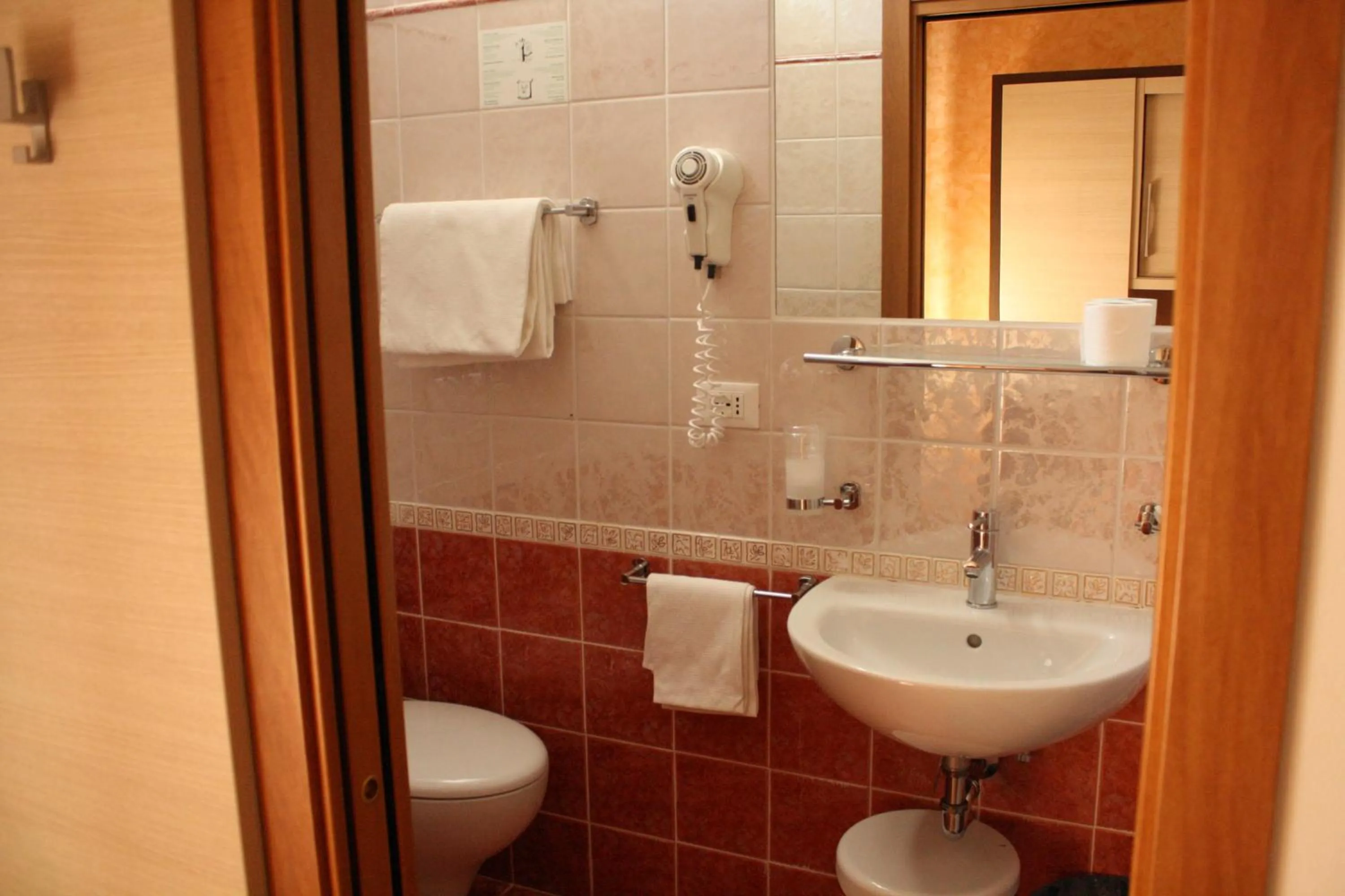 Shower in Hotel Verdi