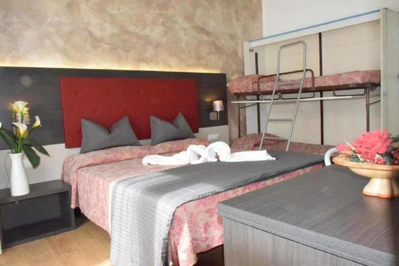 Bedroom, Bed in Hotel Verdi