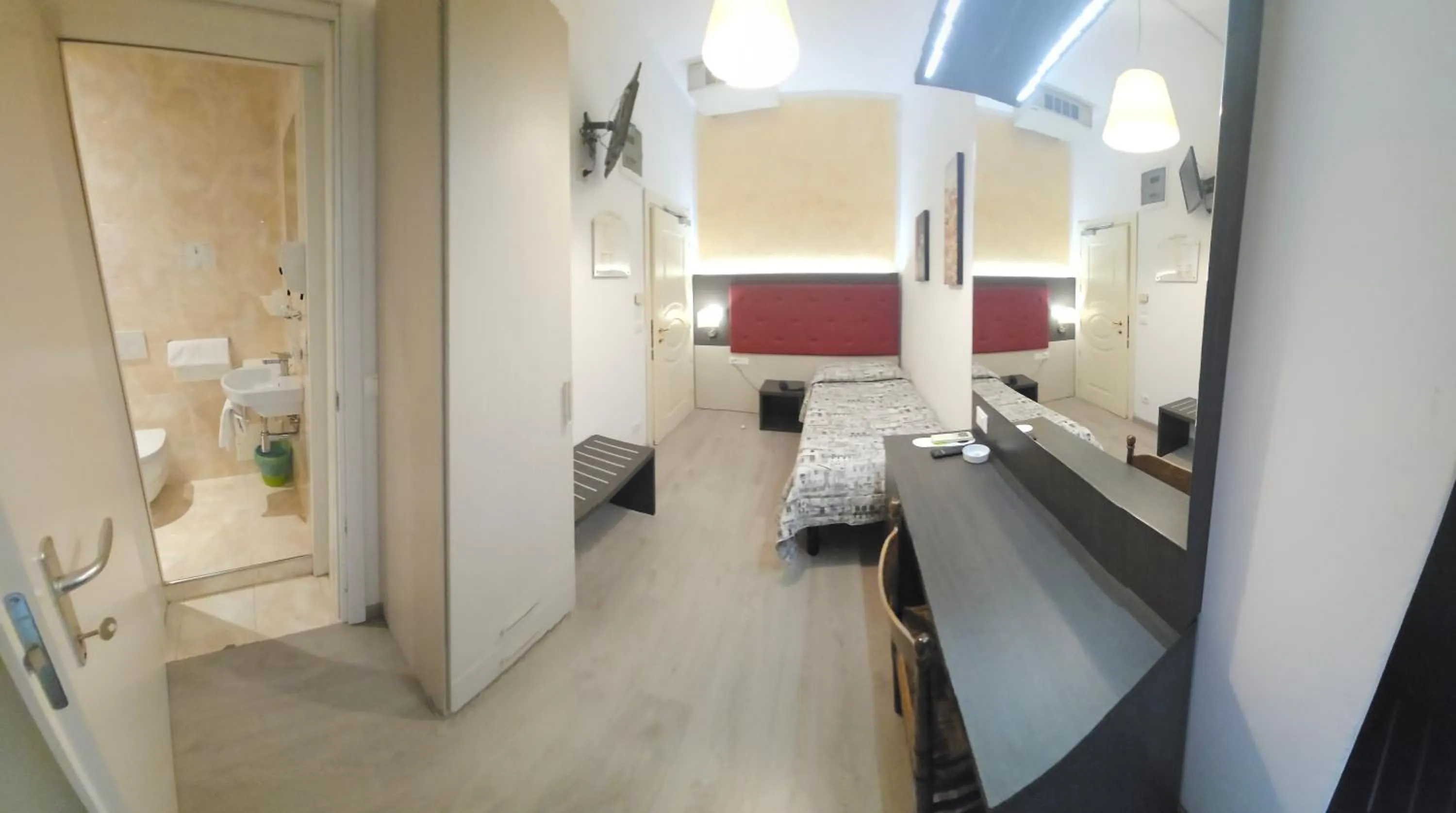 Bathroom, Bed in Hotel Verdi