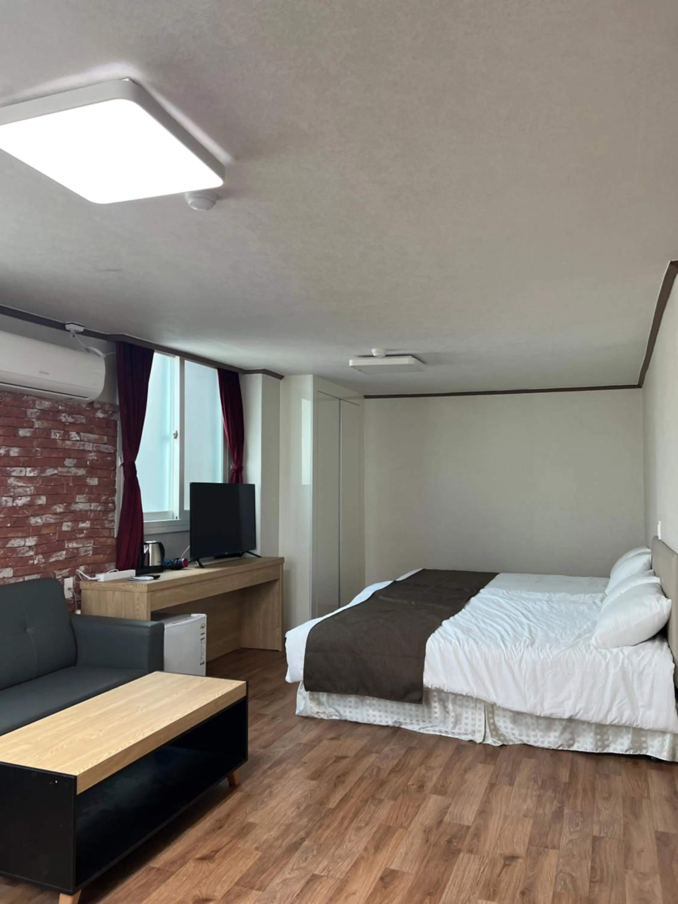 Bed in Bricks Stay Jeju City & Aiport