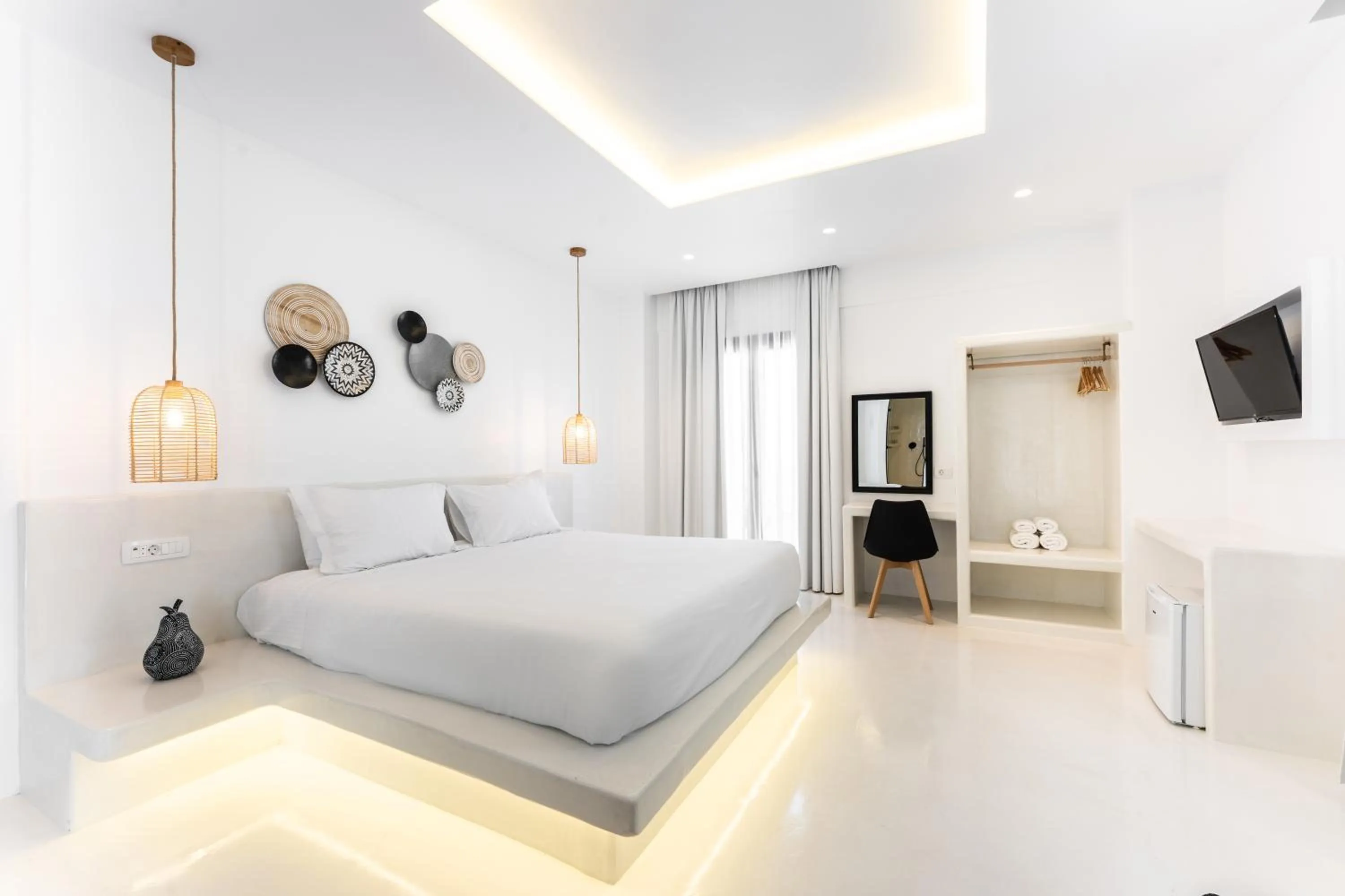 Communal lounge/ TV room in Leon Luxury Suites