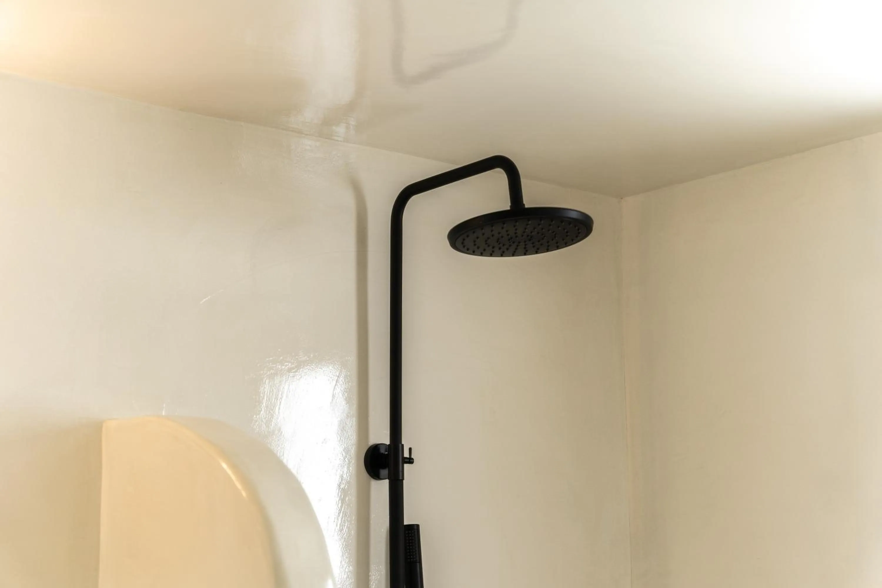 Shower in Leon Luxury Suites