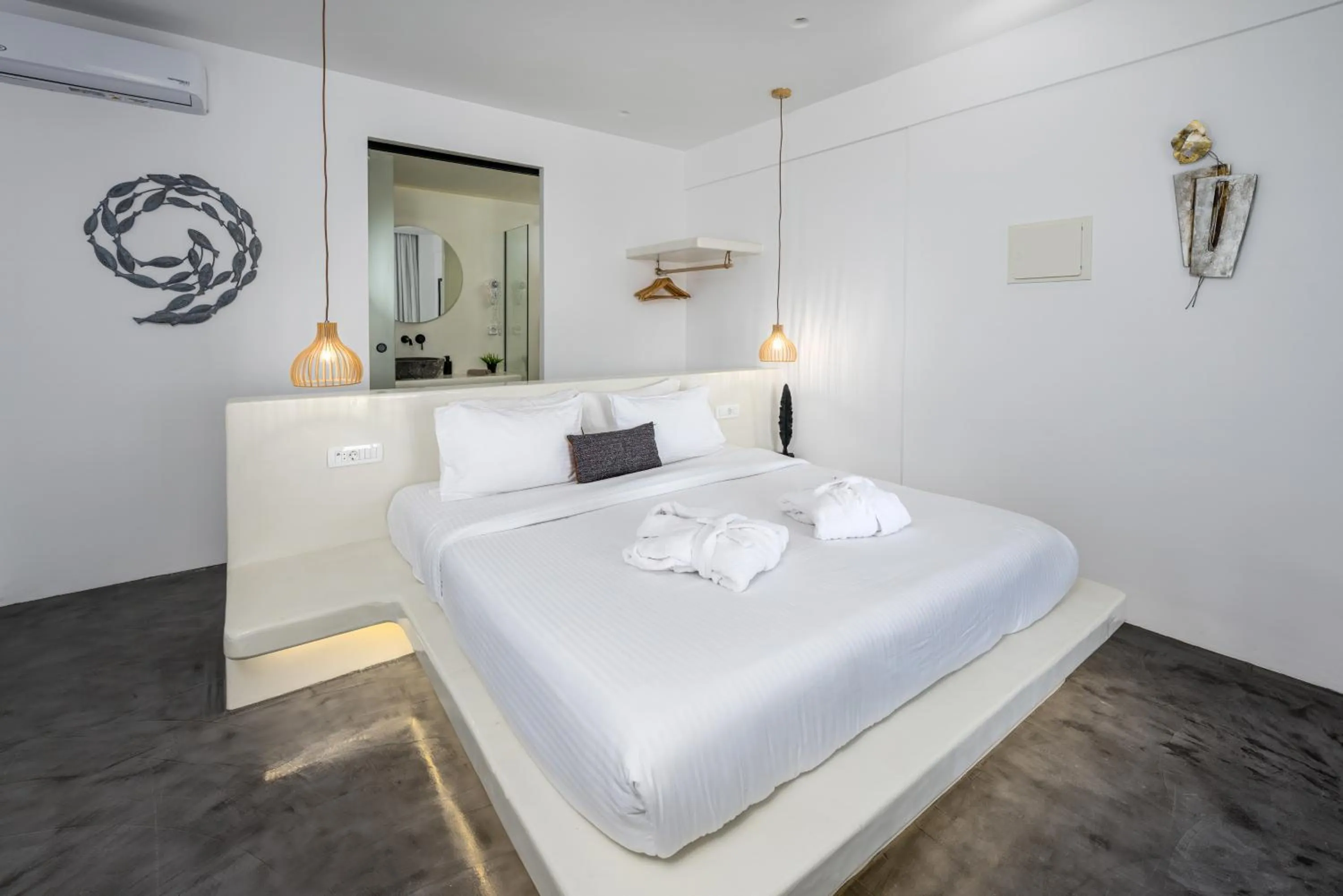 Bed in Leon Luxury Suites