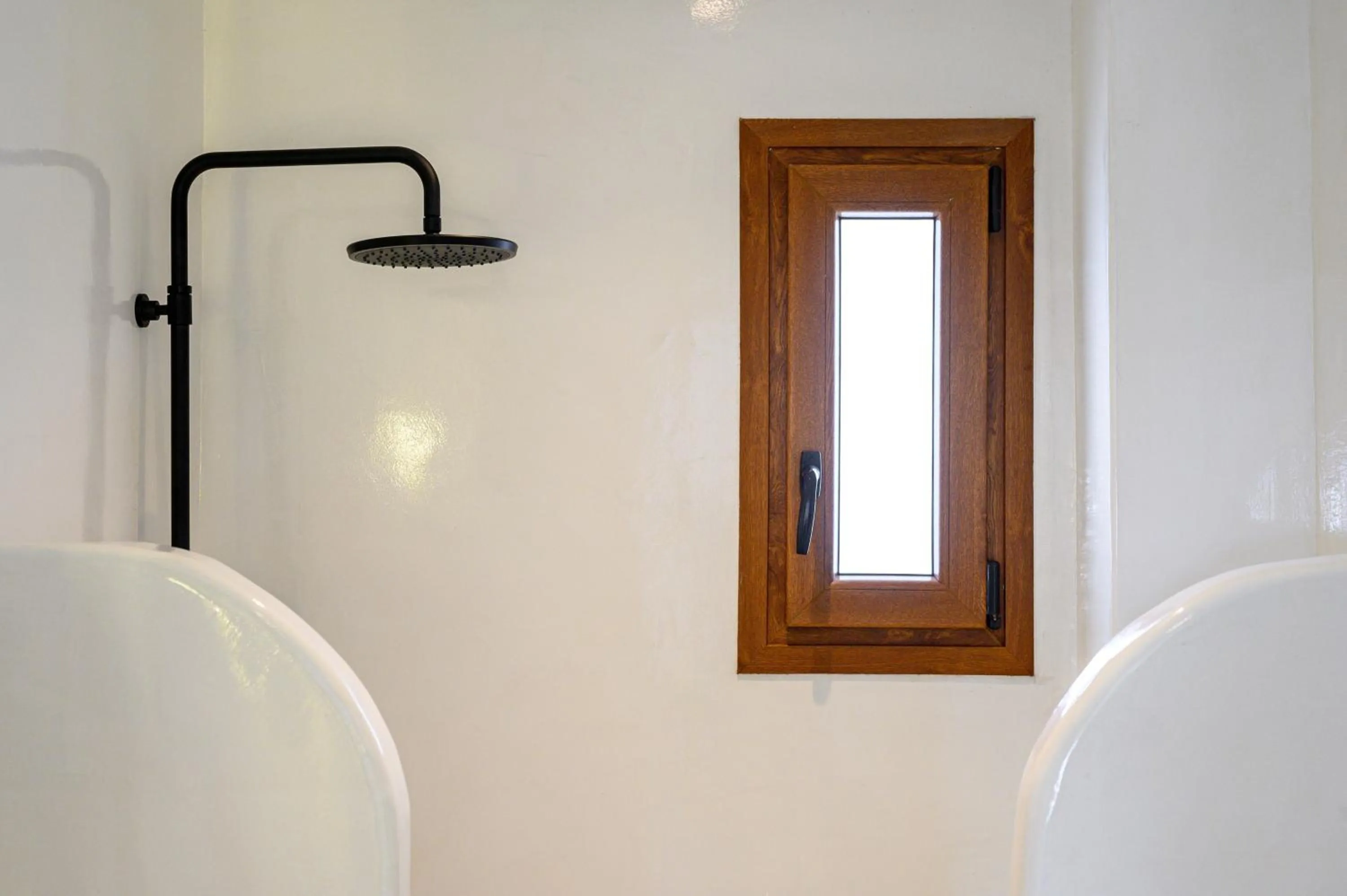 Shower in Leon Luxury Suites