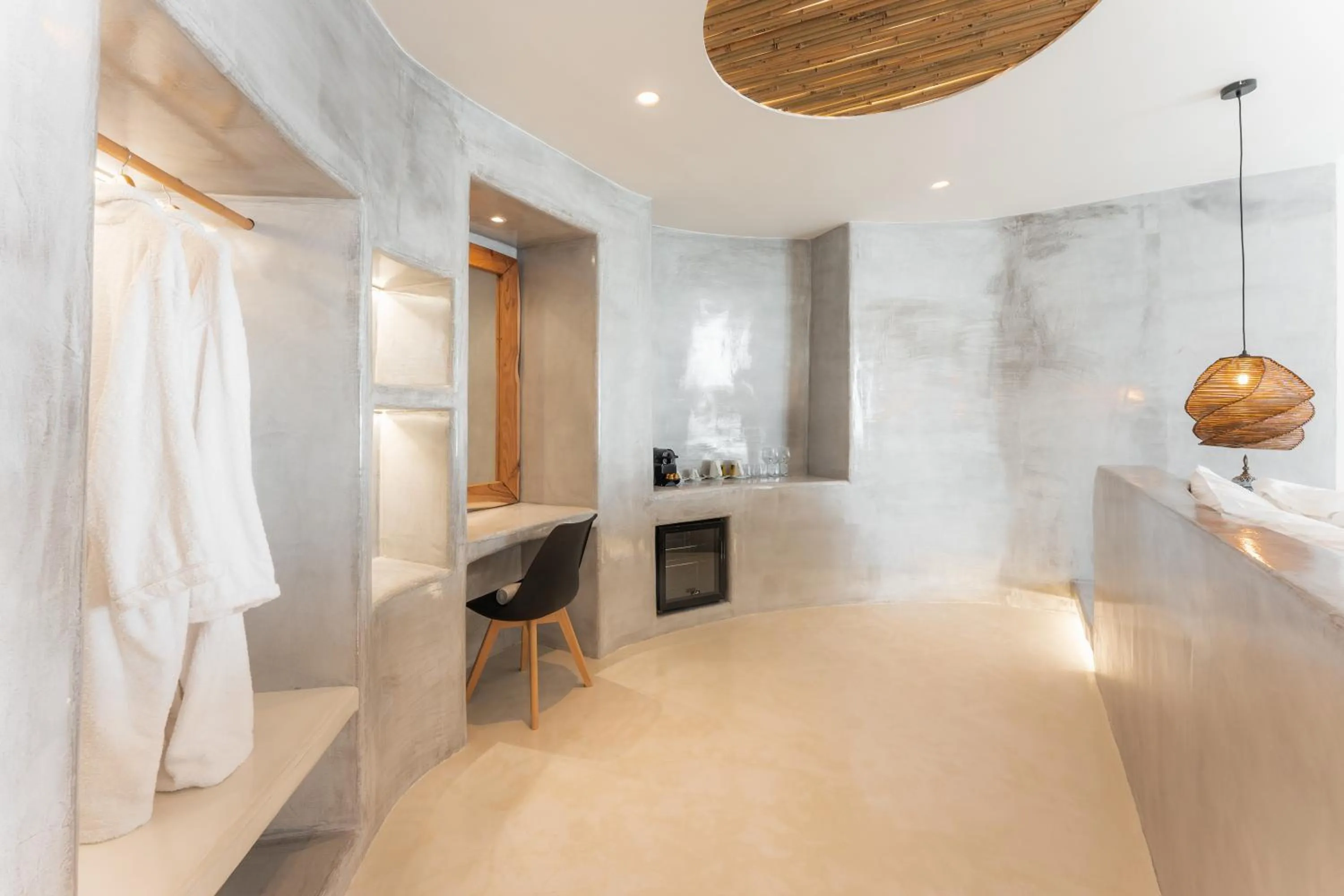 Shower in Leon Luxury Suites