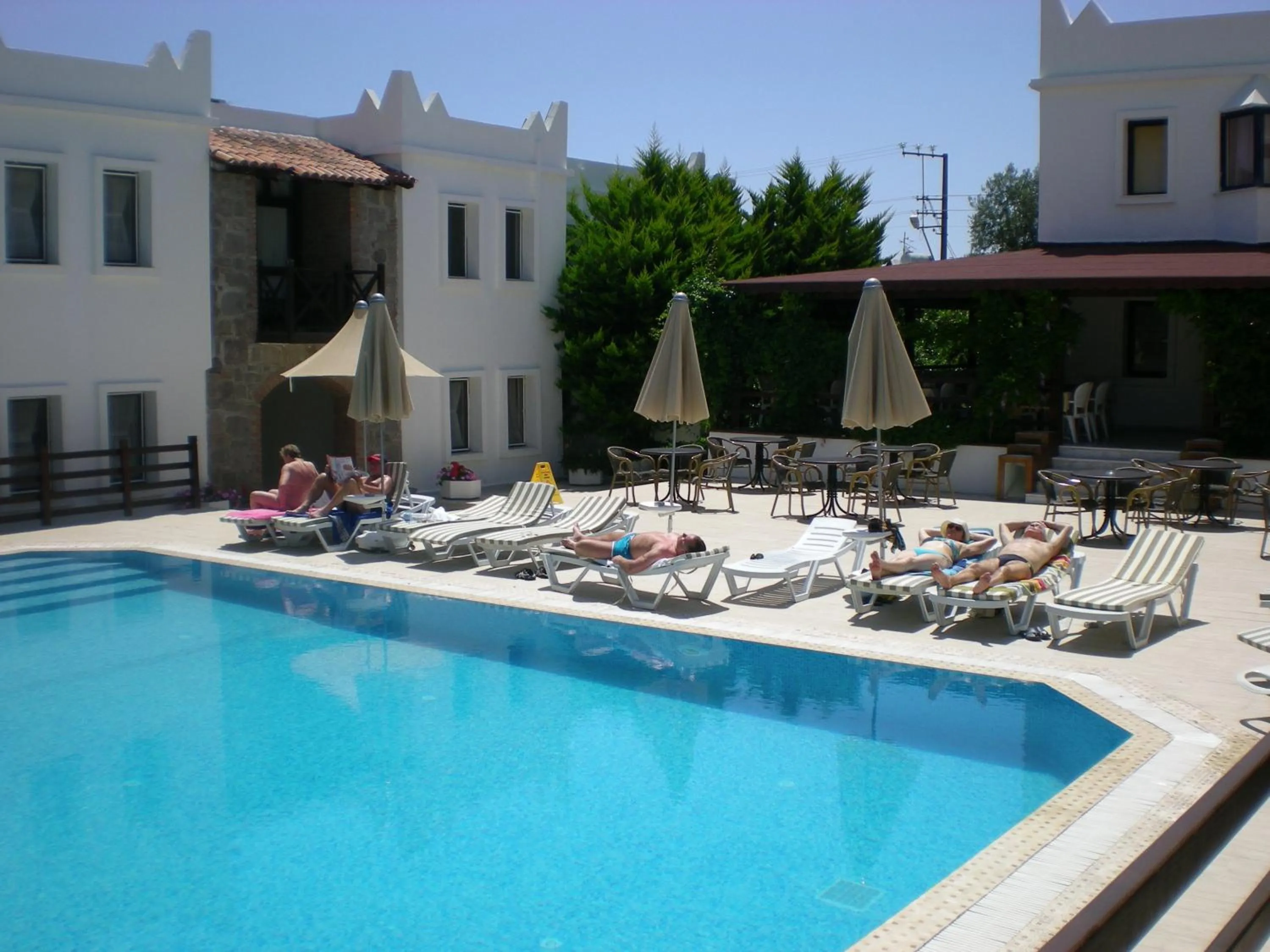 Swimming pool in Hotel Atrium
