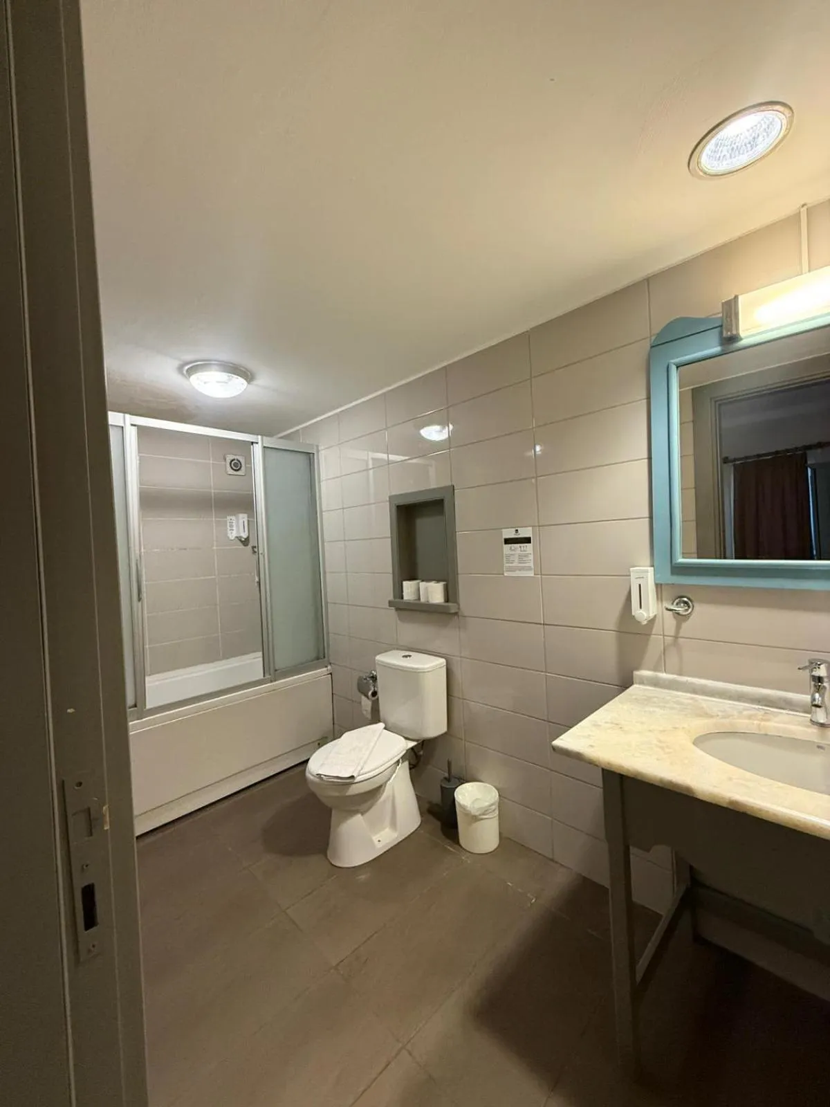 Bathroom in Hotel Atrium