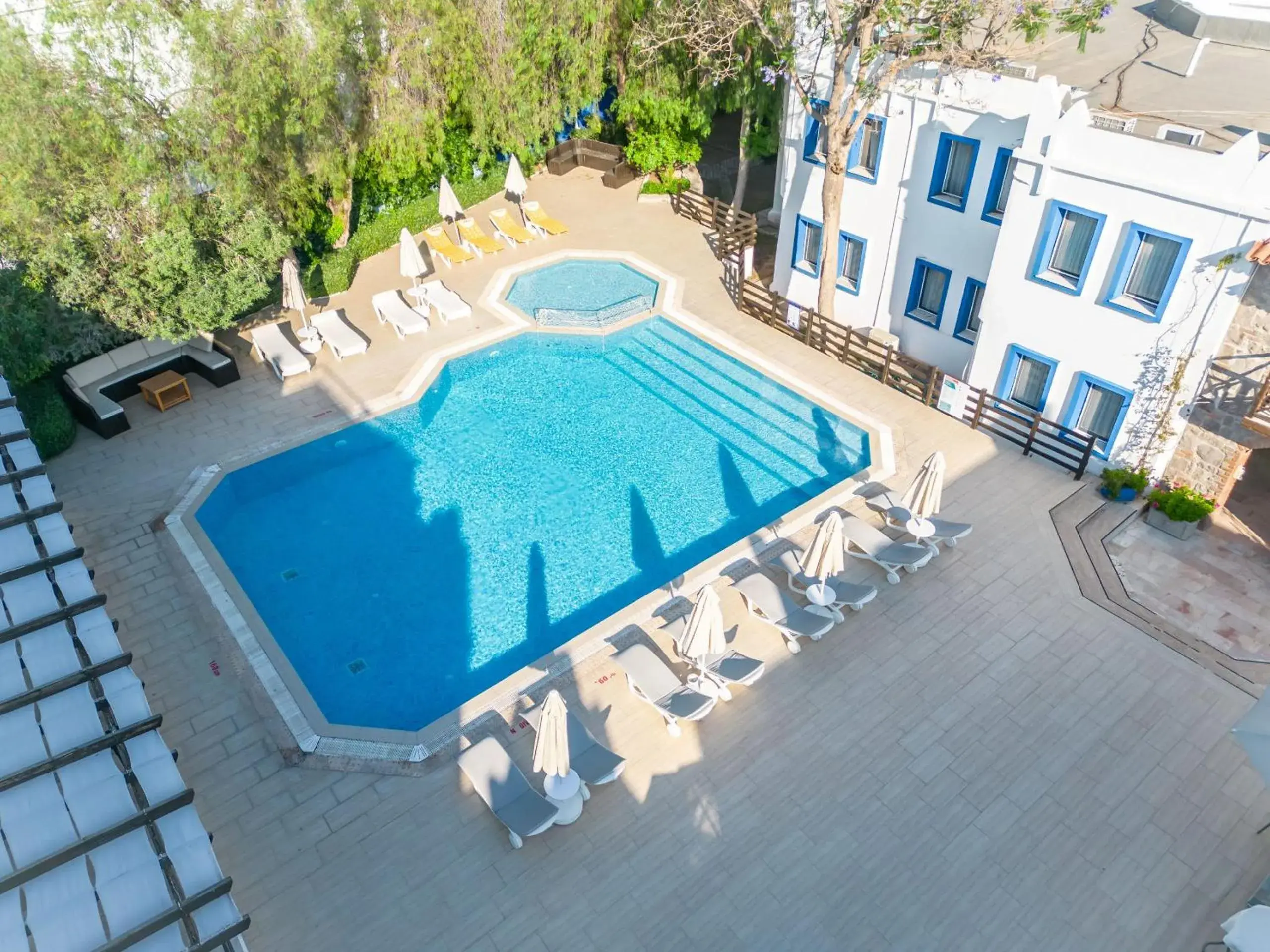 Swimming pool in Hotel Atrium Swimming pool in Hotel Atrium