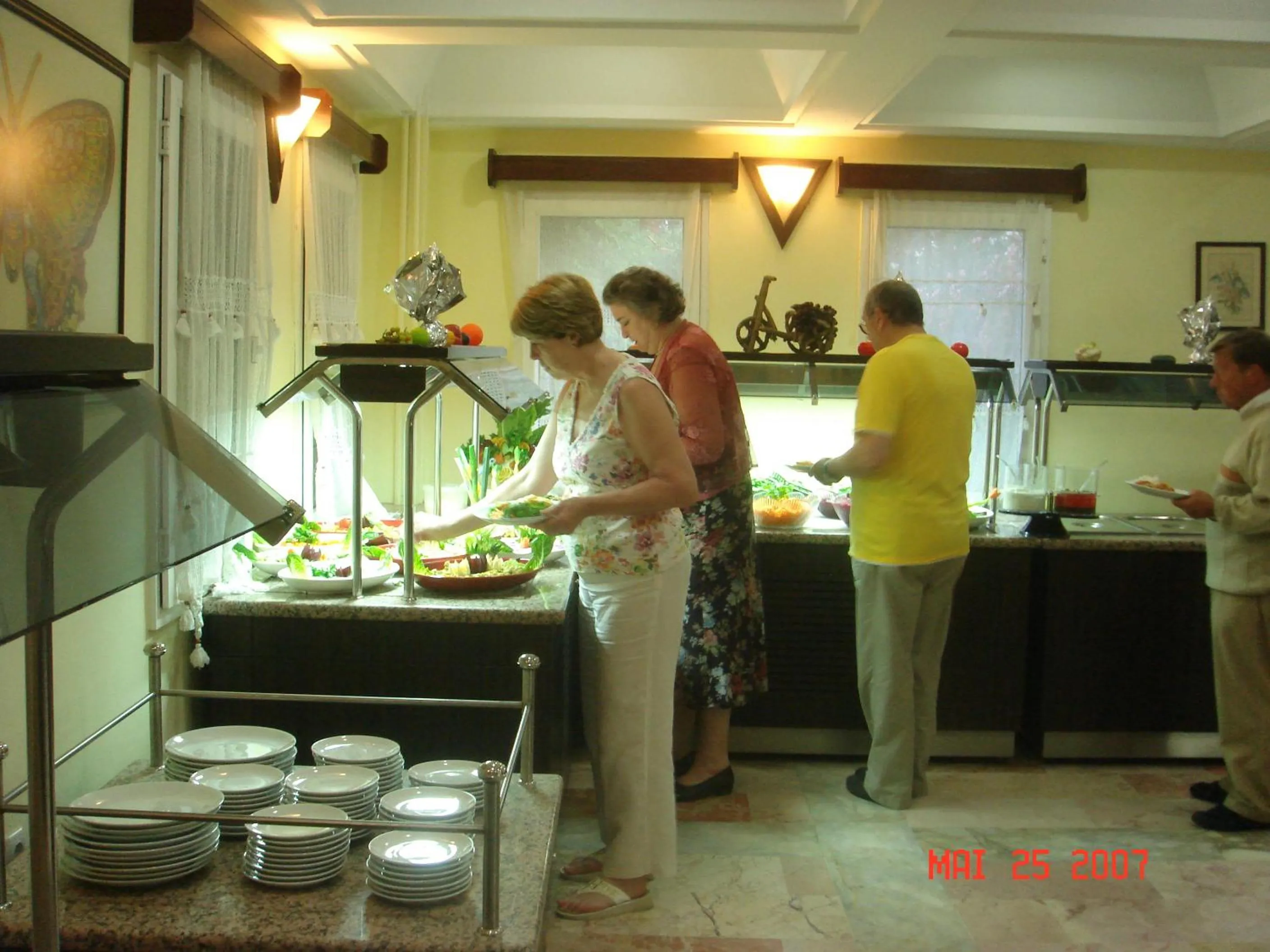 Restaurant/places to eat in Hotel Atrium