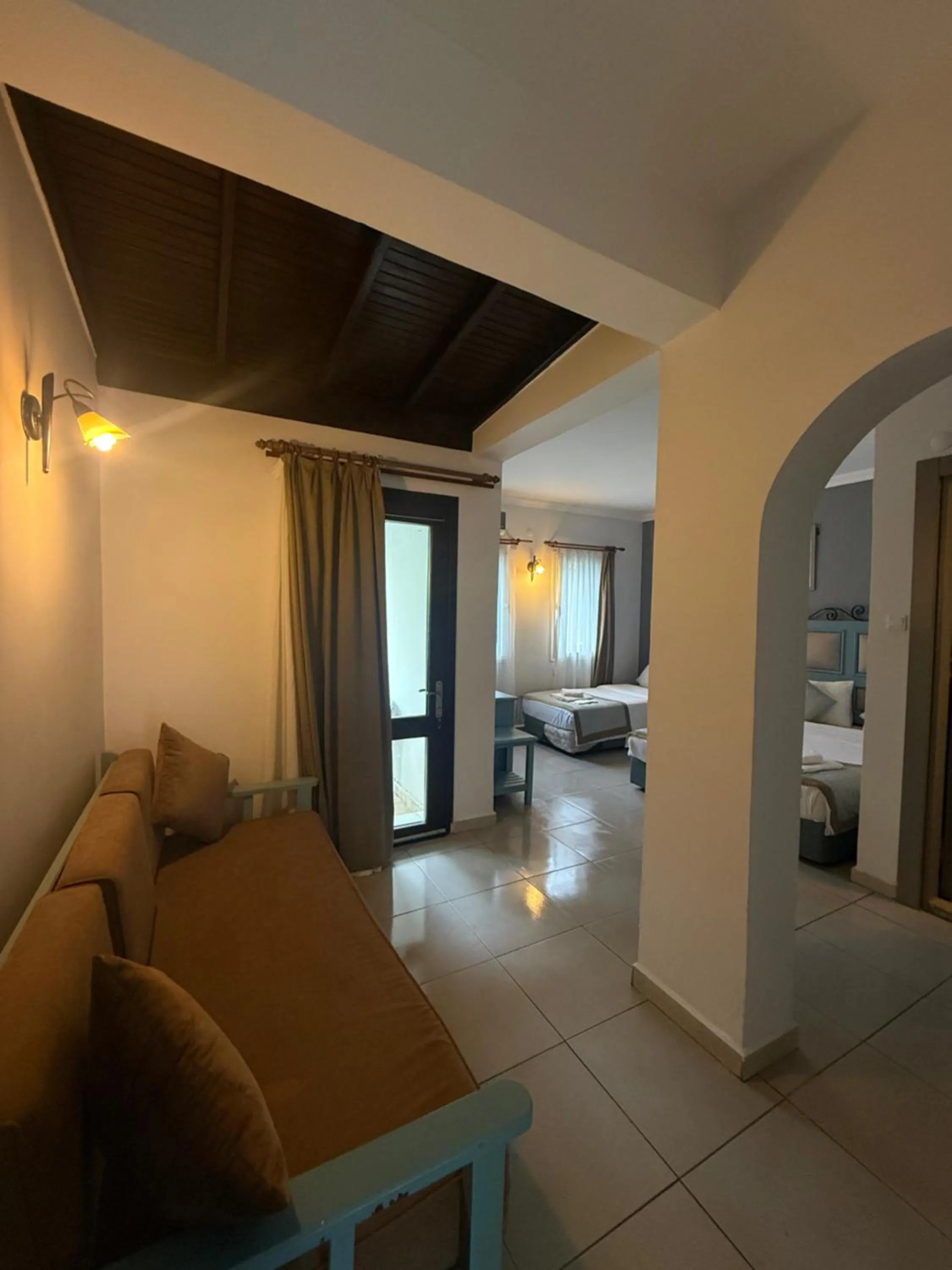 Bedroom, Bed in Hotel Atrium