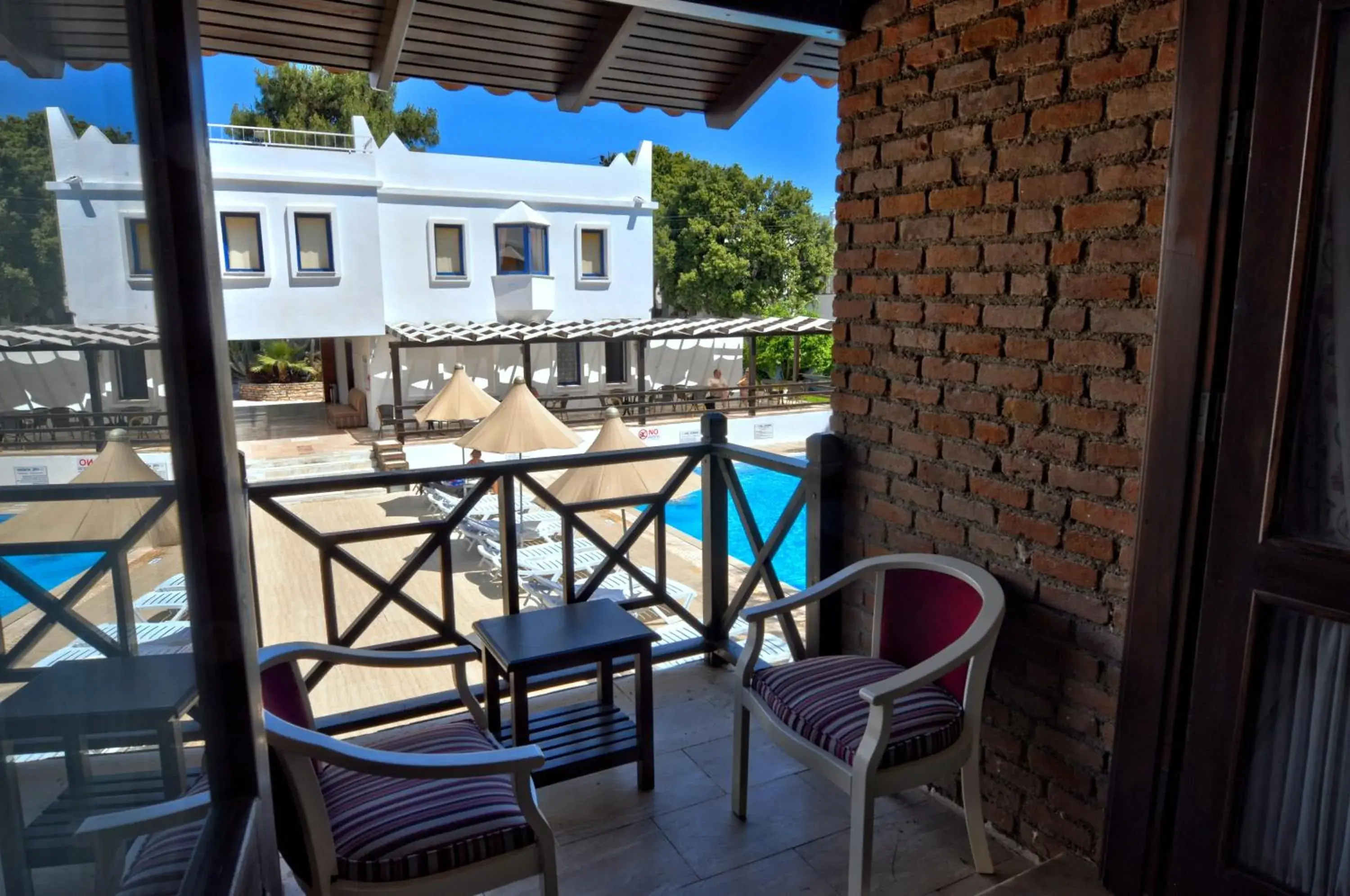 Swimming pool in Hotel Atrium Swimming pool in Hotel Atrium