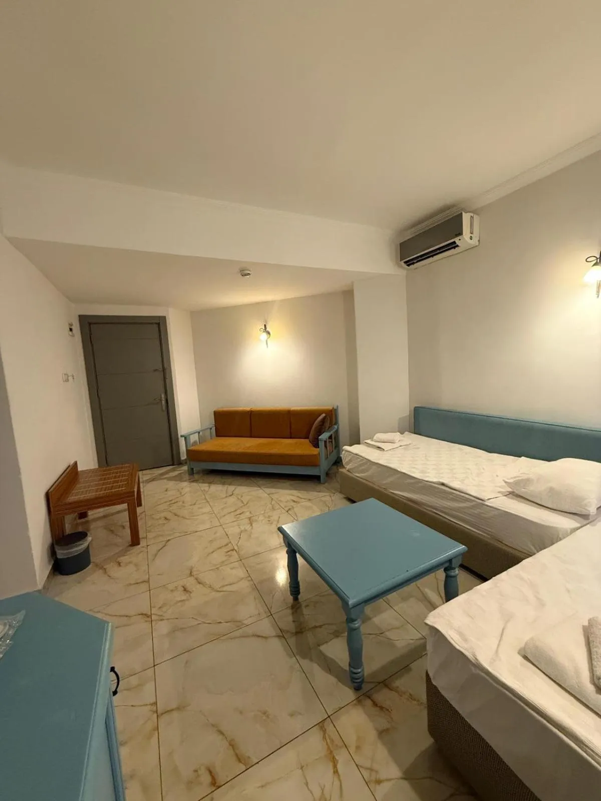 Living room, Bed in Hotel Atrium