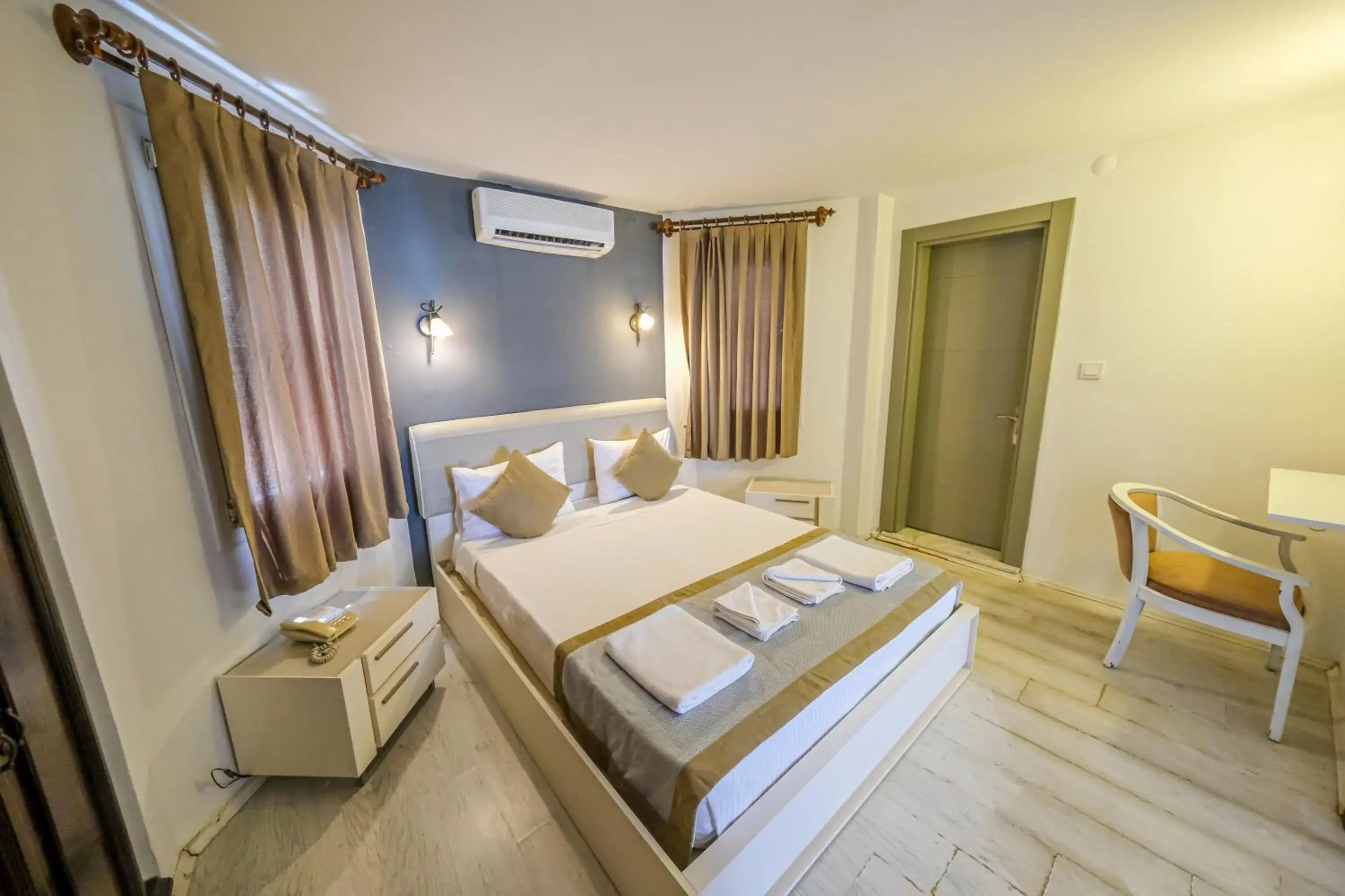 Bedroom, Bed in Hotel Atrium Bedroom, Bed in Hotel Atrium