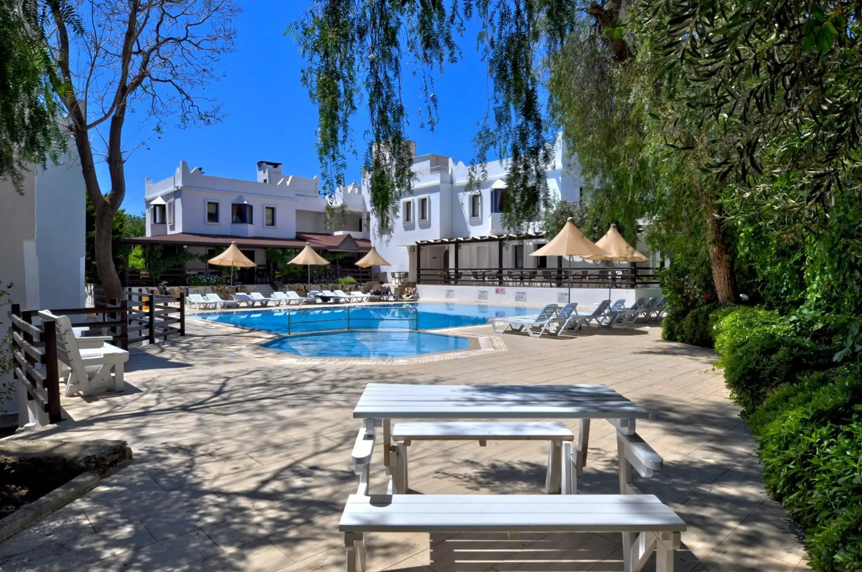 Swimming pool in Hotel Atrium Swimming pool in Hotel Atrium