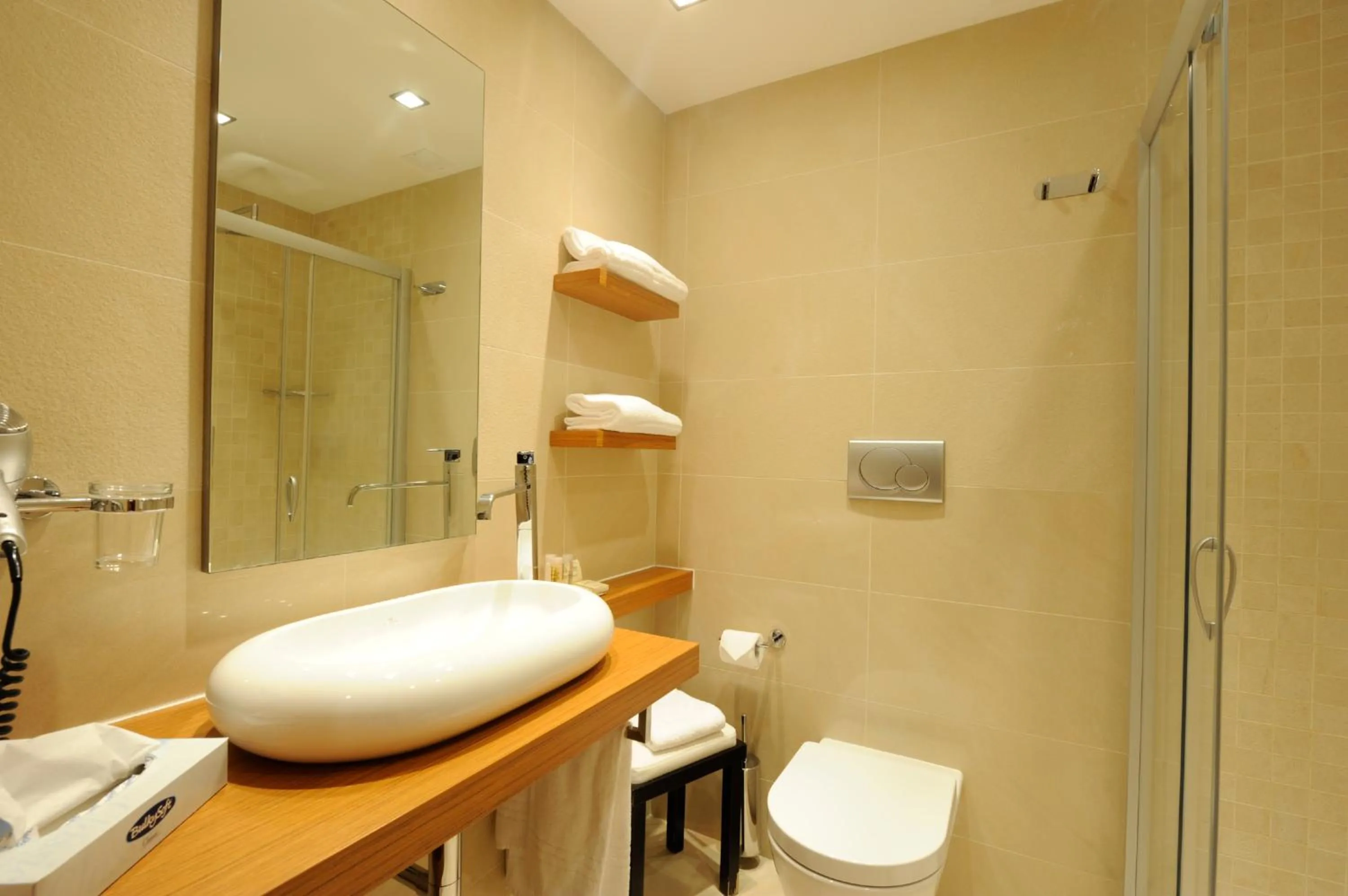 Bathroom in Pugnochiuso Resort Hotel del Faro