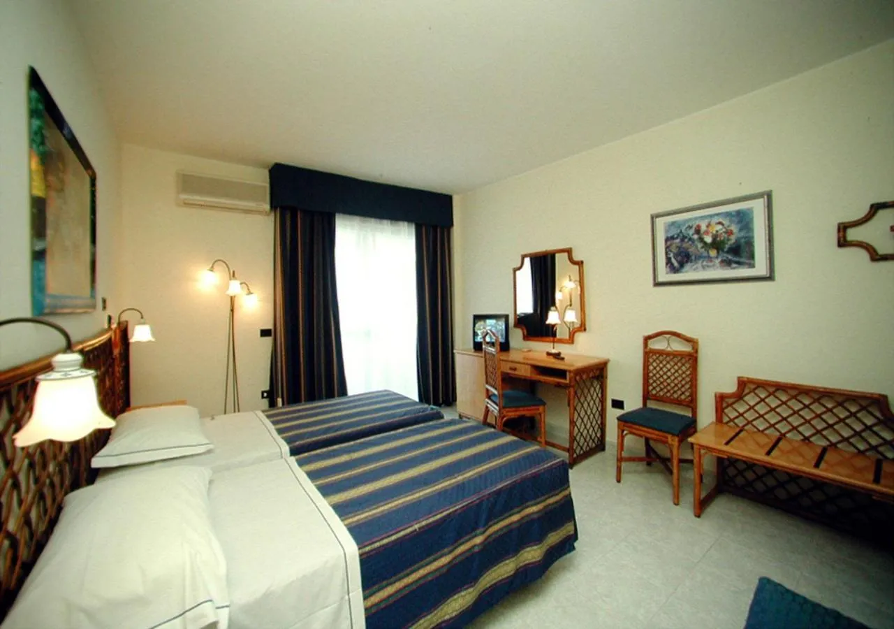 Photo of the whole room in Pugnochiuso Resort Hotel del Faro