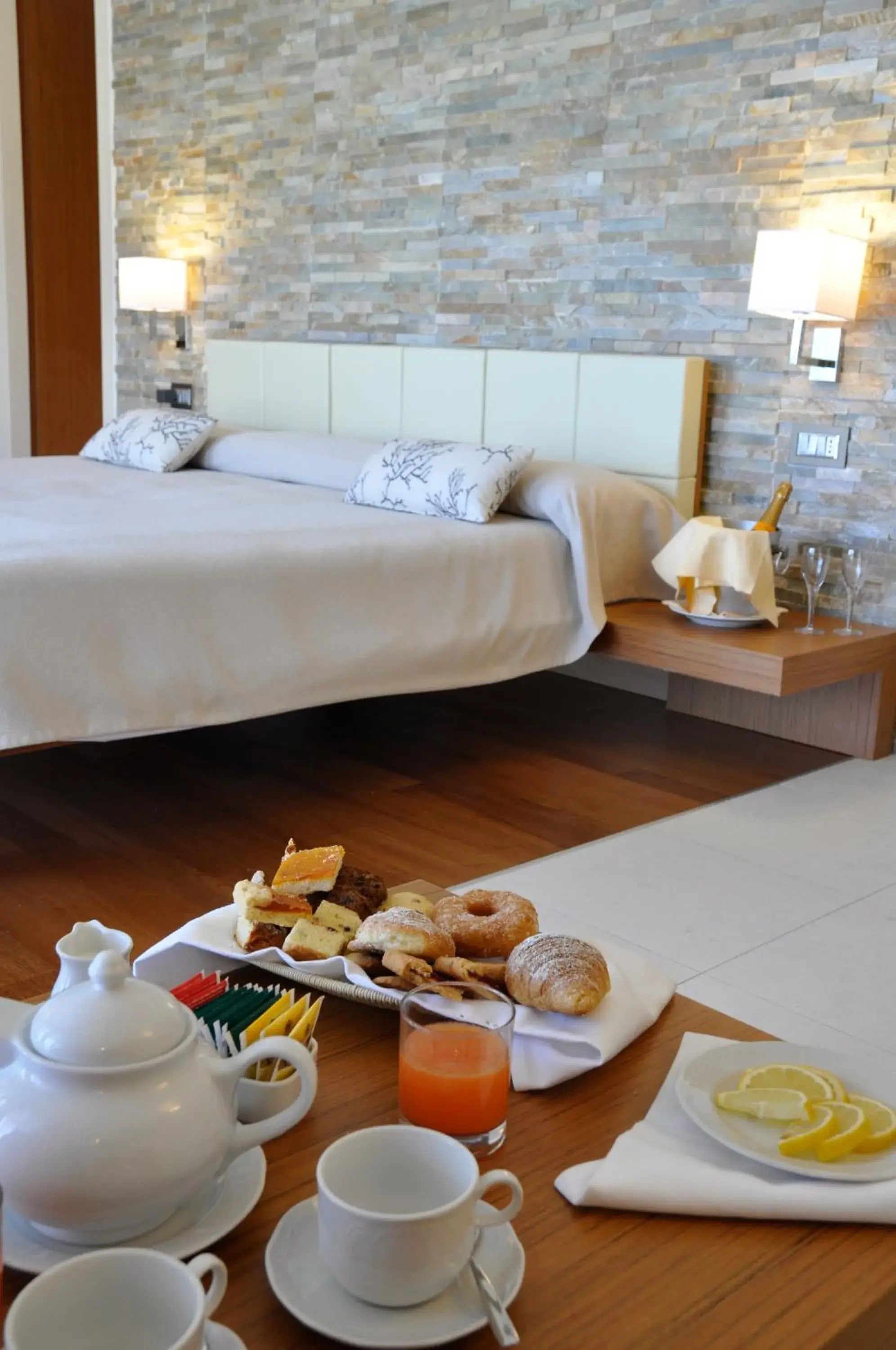 Breakfast, Bed in Pugnochiuso Resort Hotel del Faro Breakfast, Bed in Pugnochiuso Resort Hotel del Faro