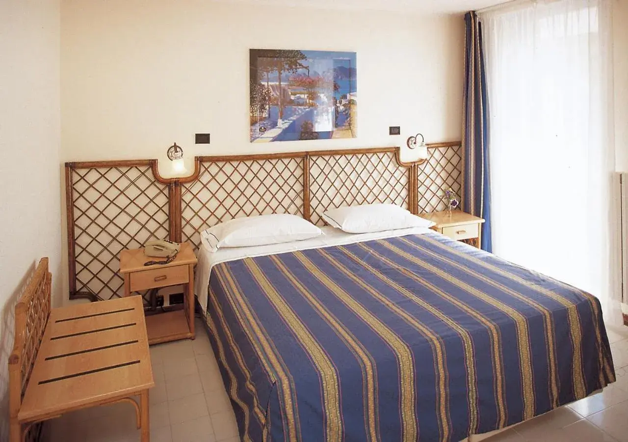 Family Room with Balcony in Pugnochiuso Resort Hotel del Faro Family Room with Balcony in Pugnochiuso Resort Hotel del Faro