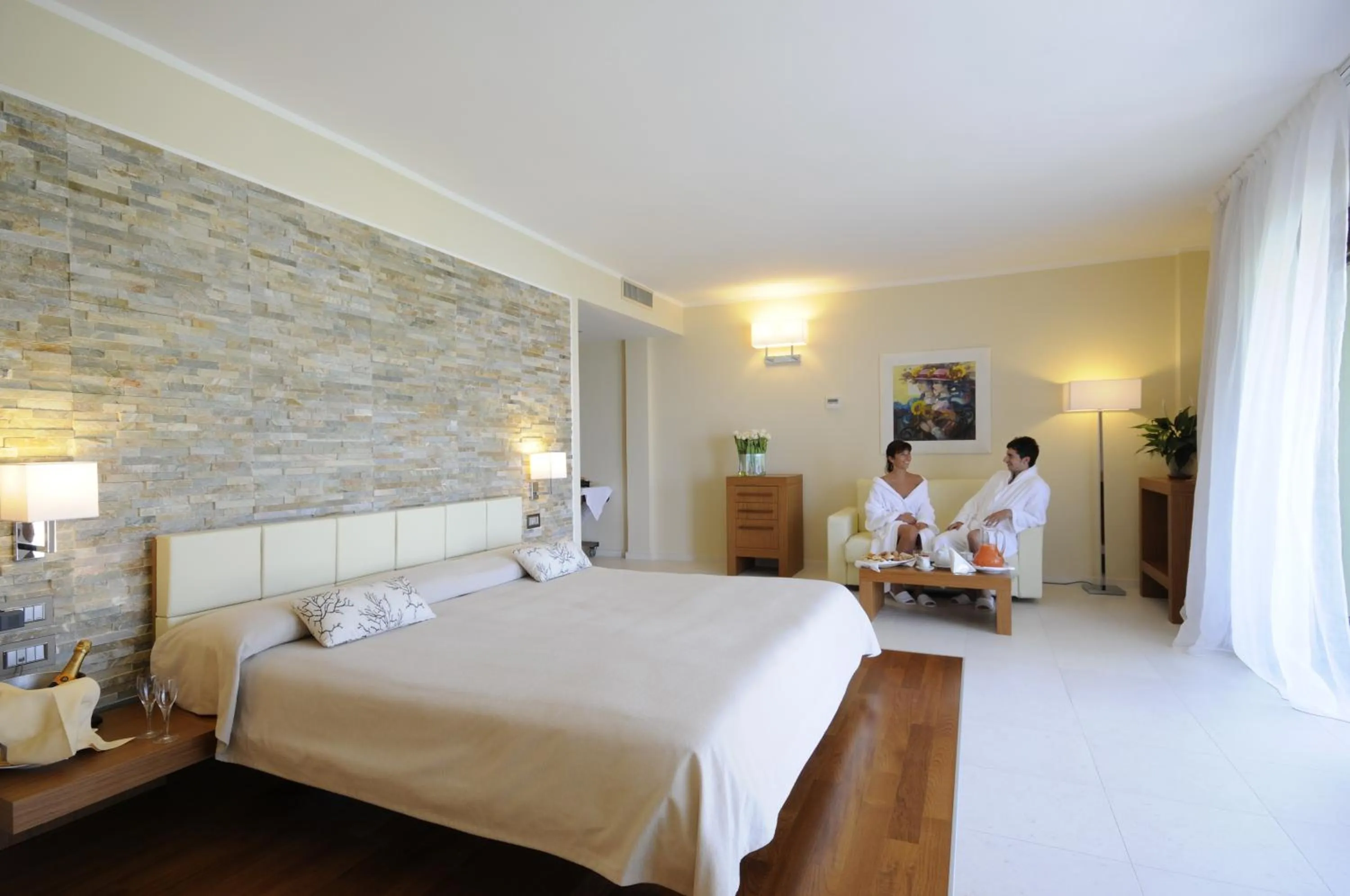 Bed in Pugnochiuso Resort Hotel del Faro