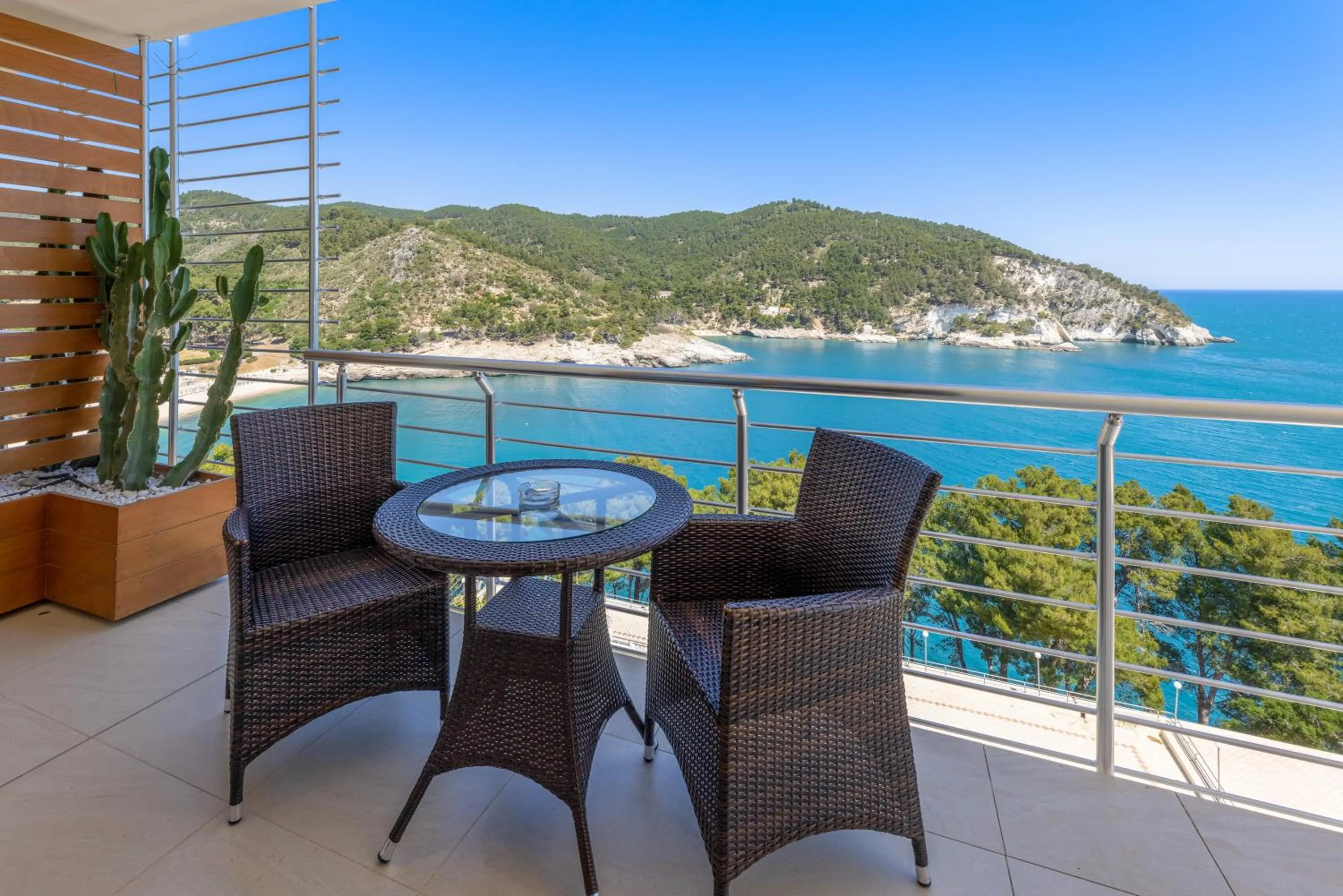 Balcony/Terrace in Pugnochiuso Resort Hotel del Faro
