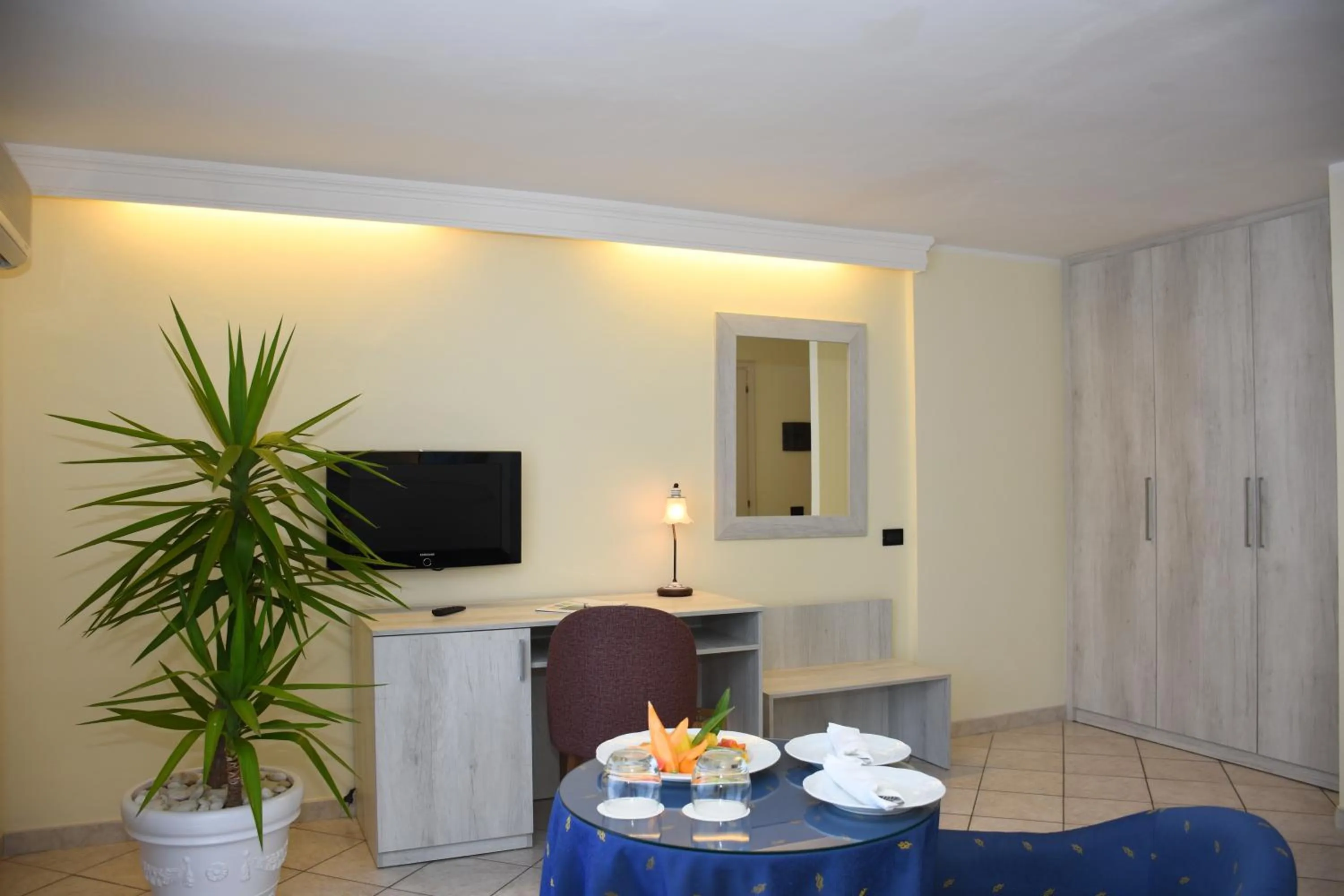 Bedroom in Pugnochiuso Resort Hotel del Faro