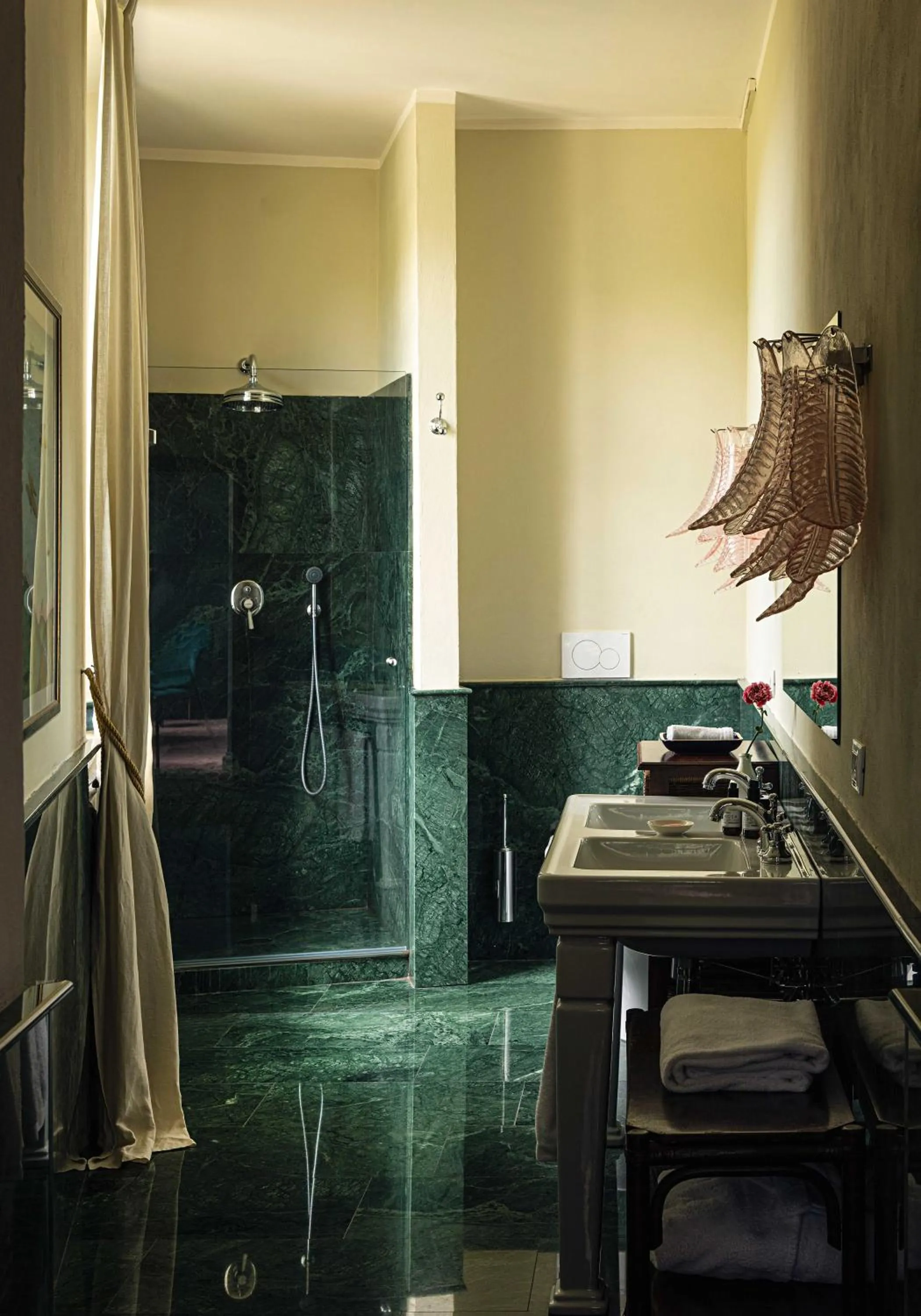 Bathroom in Hotel Certosa Di Maggiano