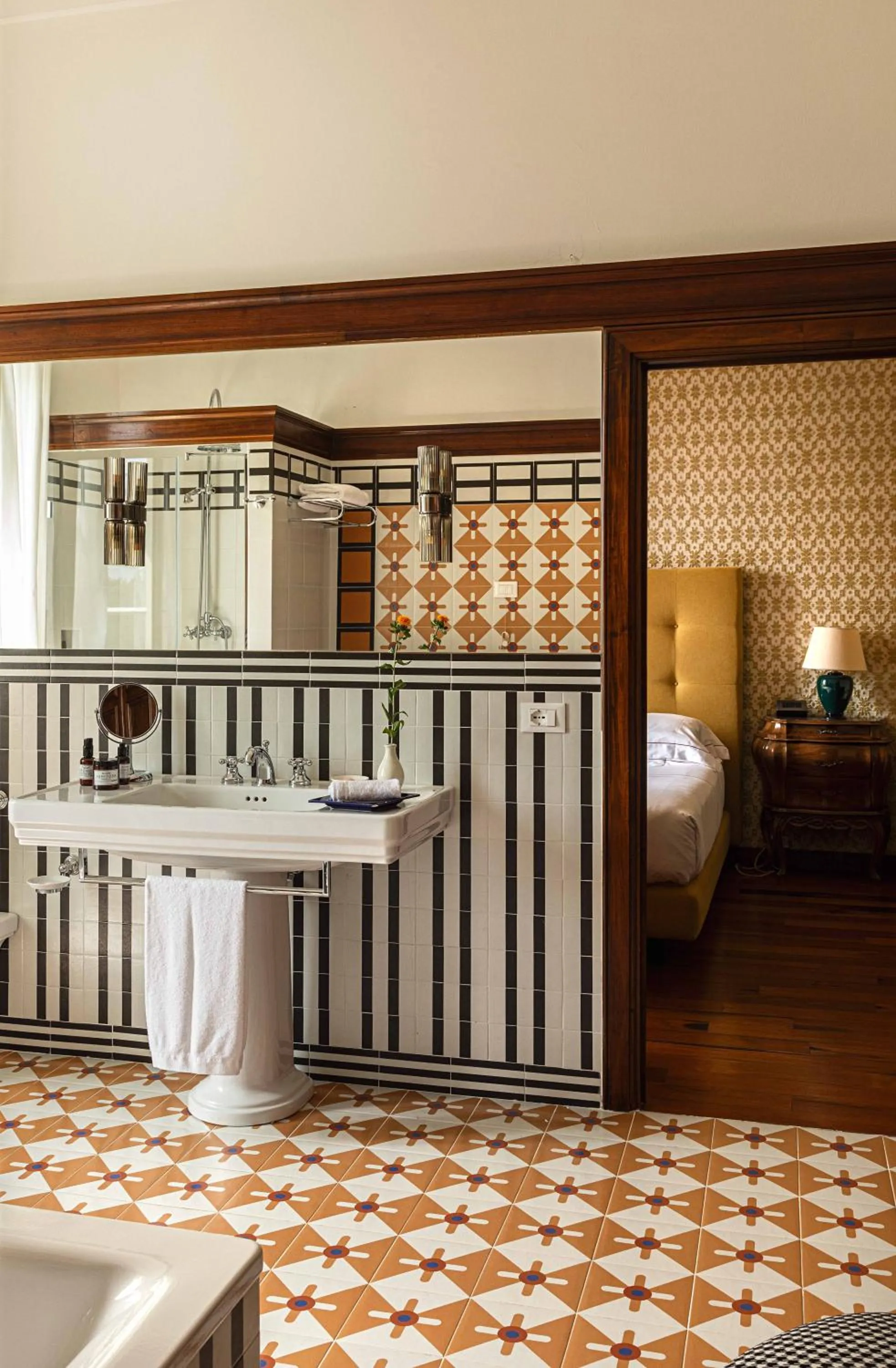 Bathroom, Bed in Hotel Certosa Di Maggiano