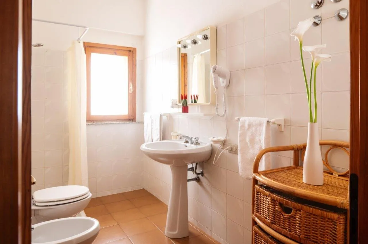 Toilet in Hotel L'Aragosta