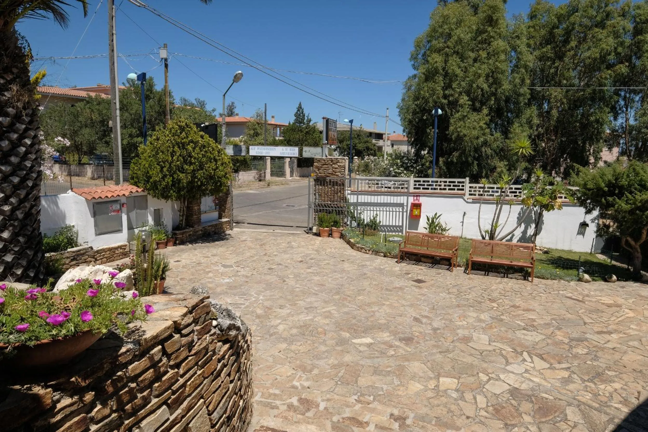 Property building in Hotel L'Aragosta