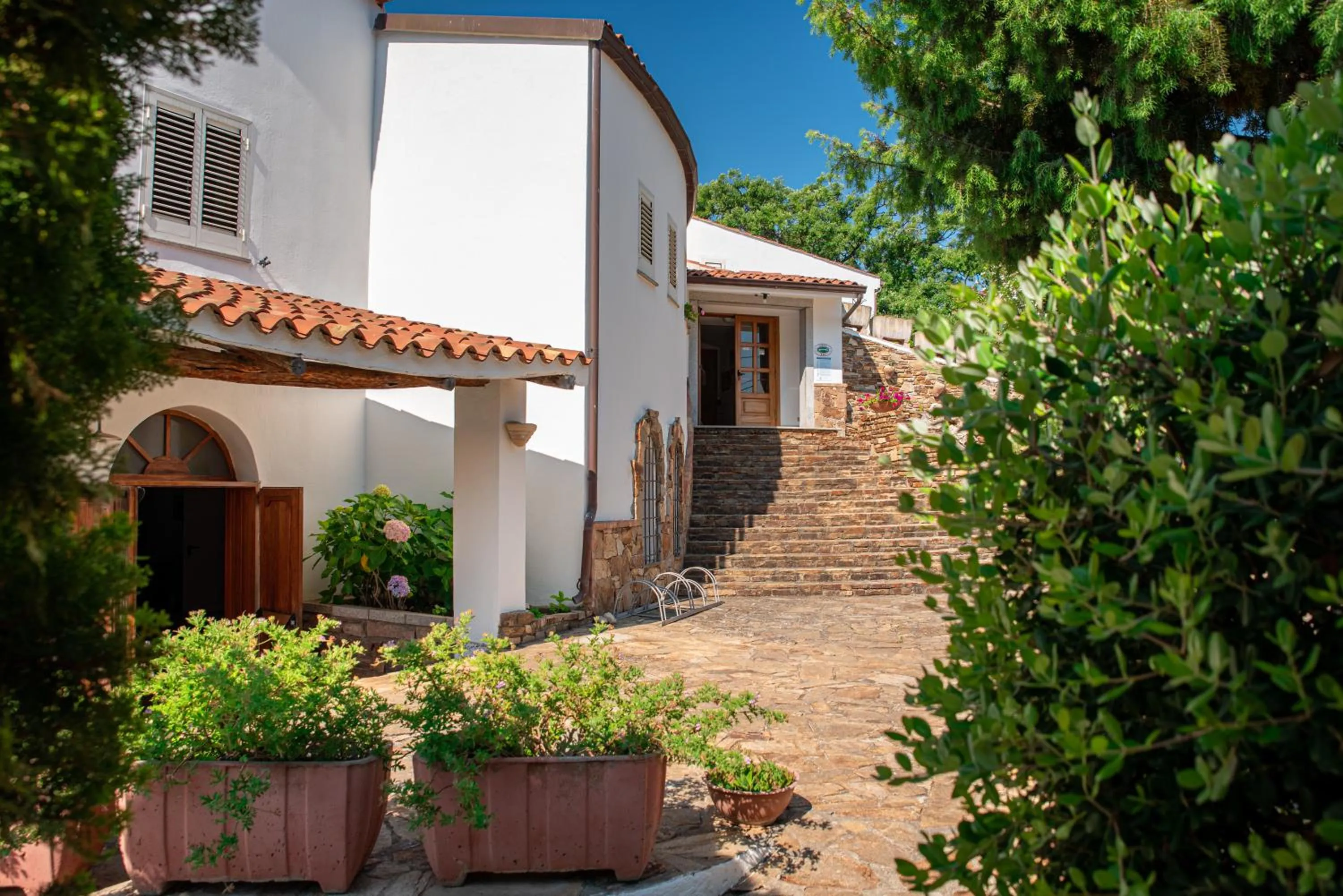 Property building in Hotel L'Aragosta