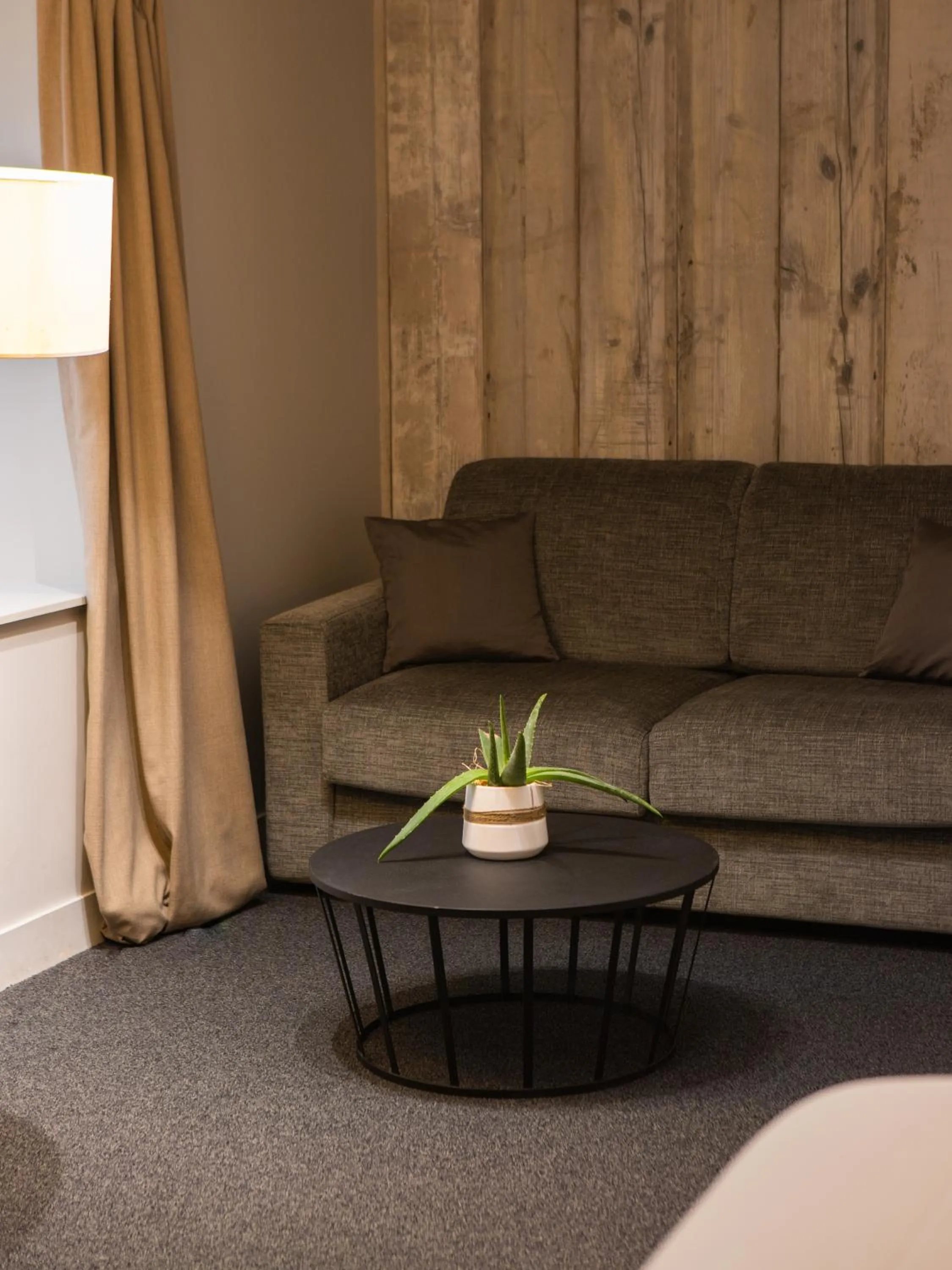 Seating area in Ezia