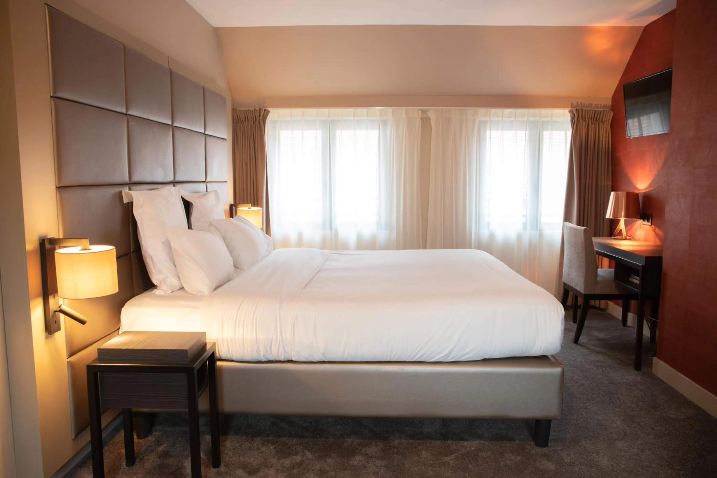 Bedroom, Bed in Ezia