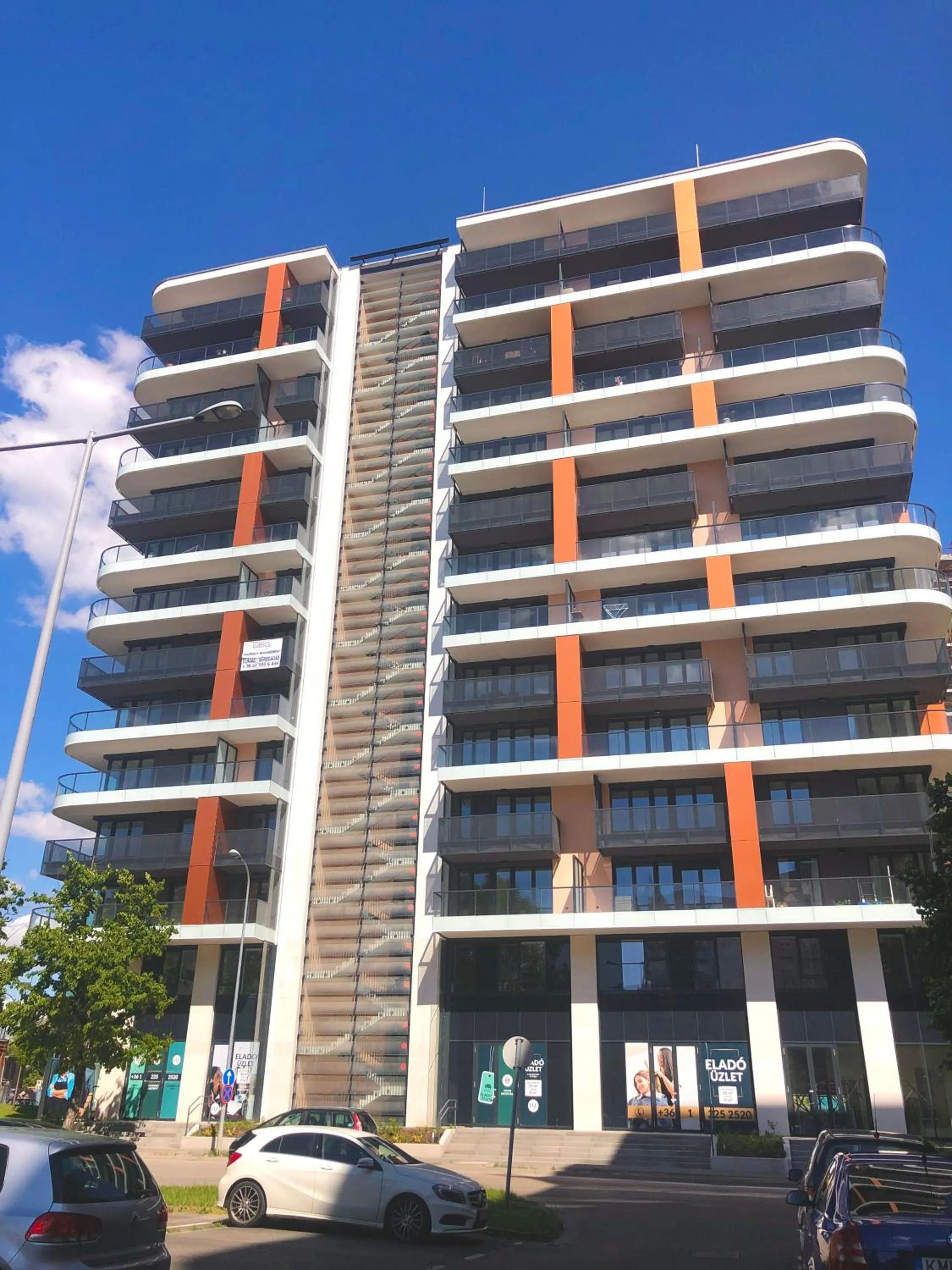 SWEET HOME Apartman , 30sqm studio, free private parking, mountain view, balcony, 20 min from downtown