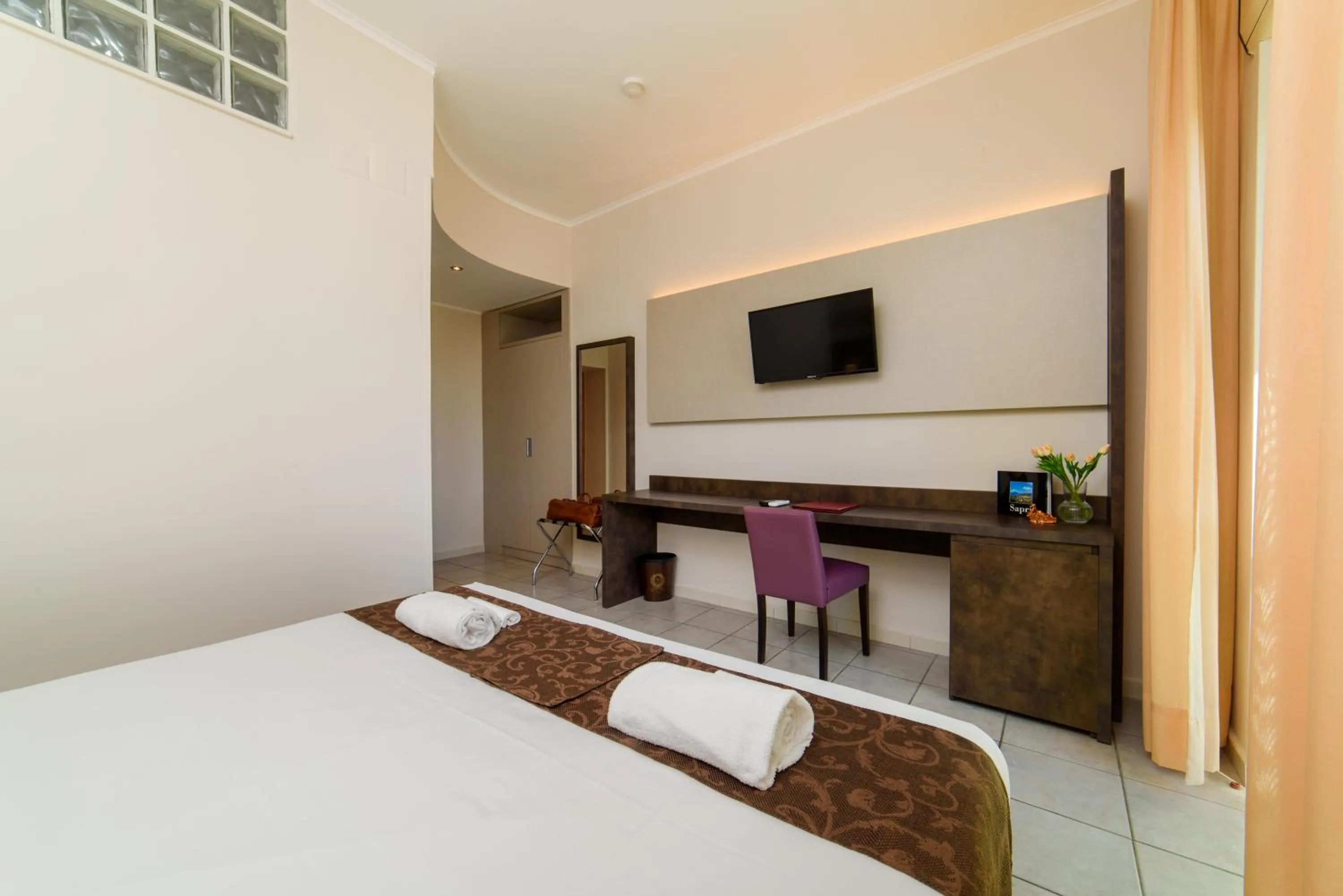 Bed in Hotel Tirreno