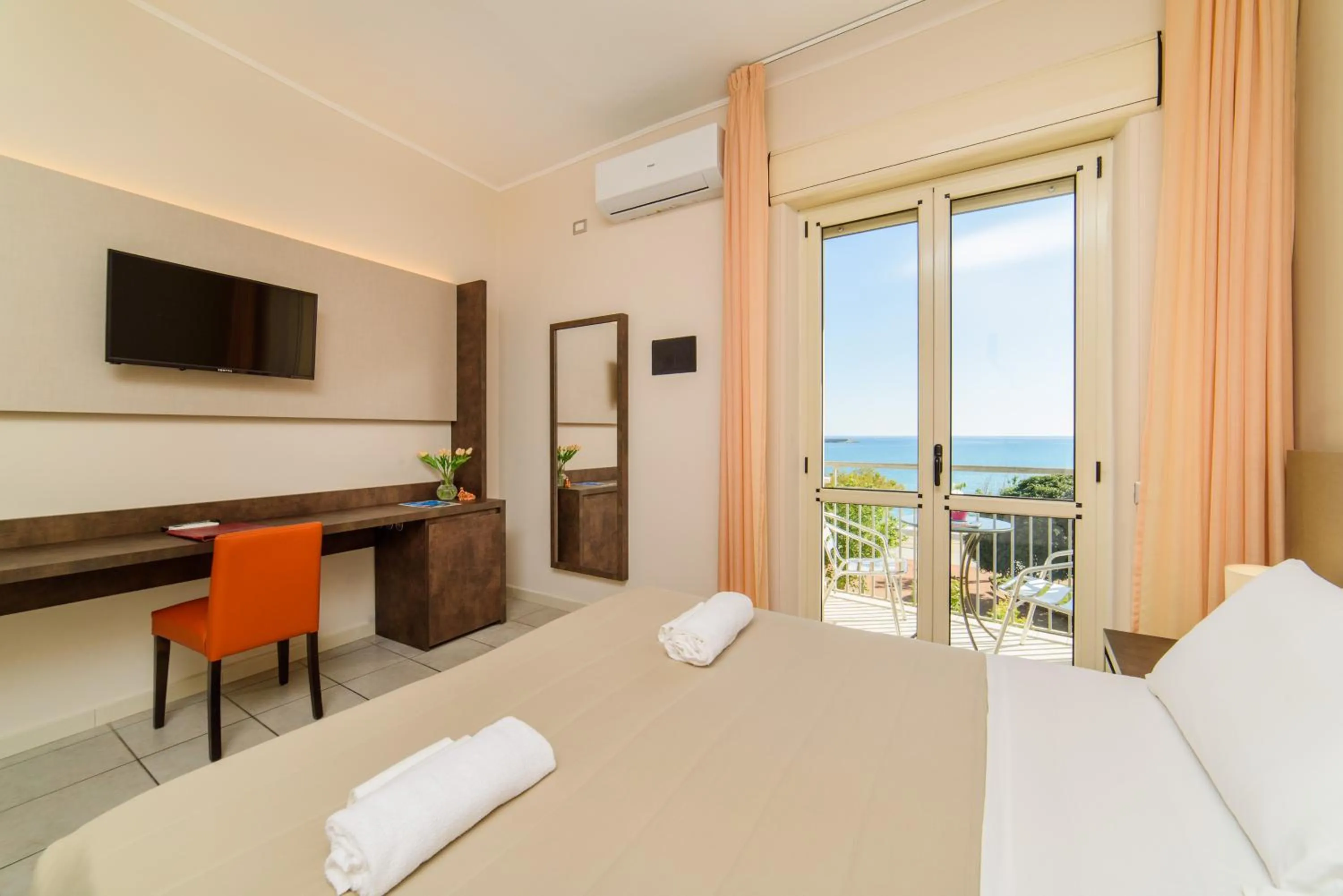 Bed in Hotel Tirreno