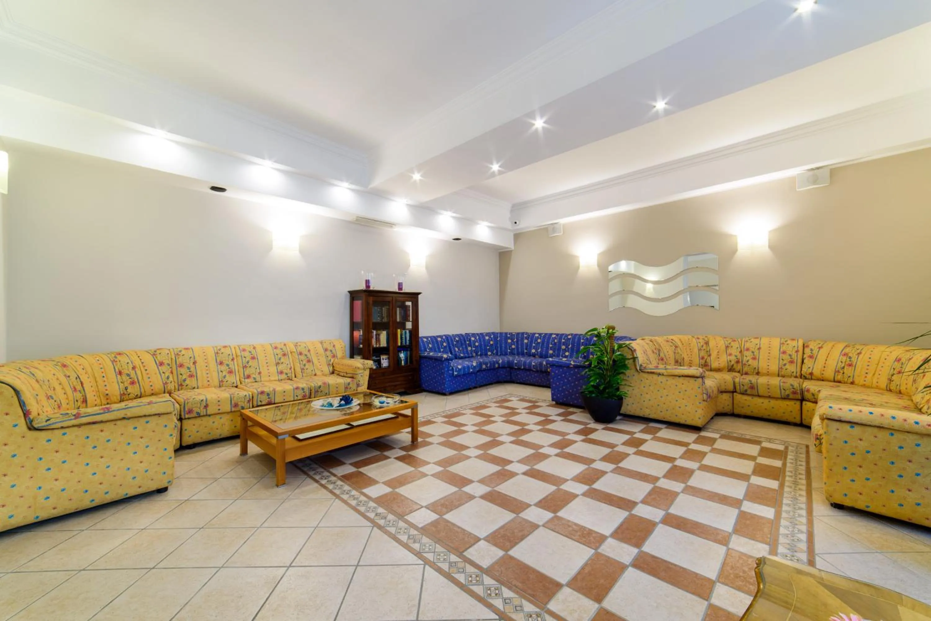 Communal lounge/ TV room in Hotel Tirreno