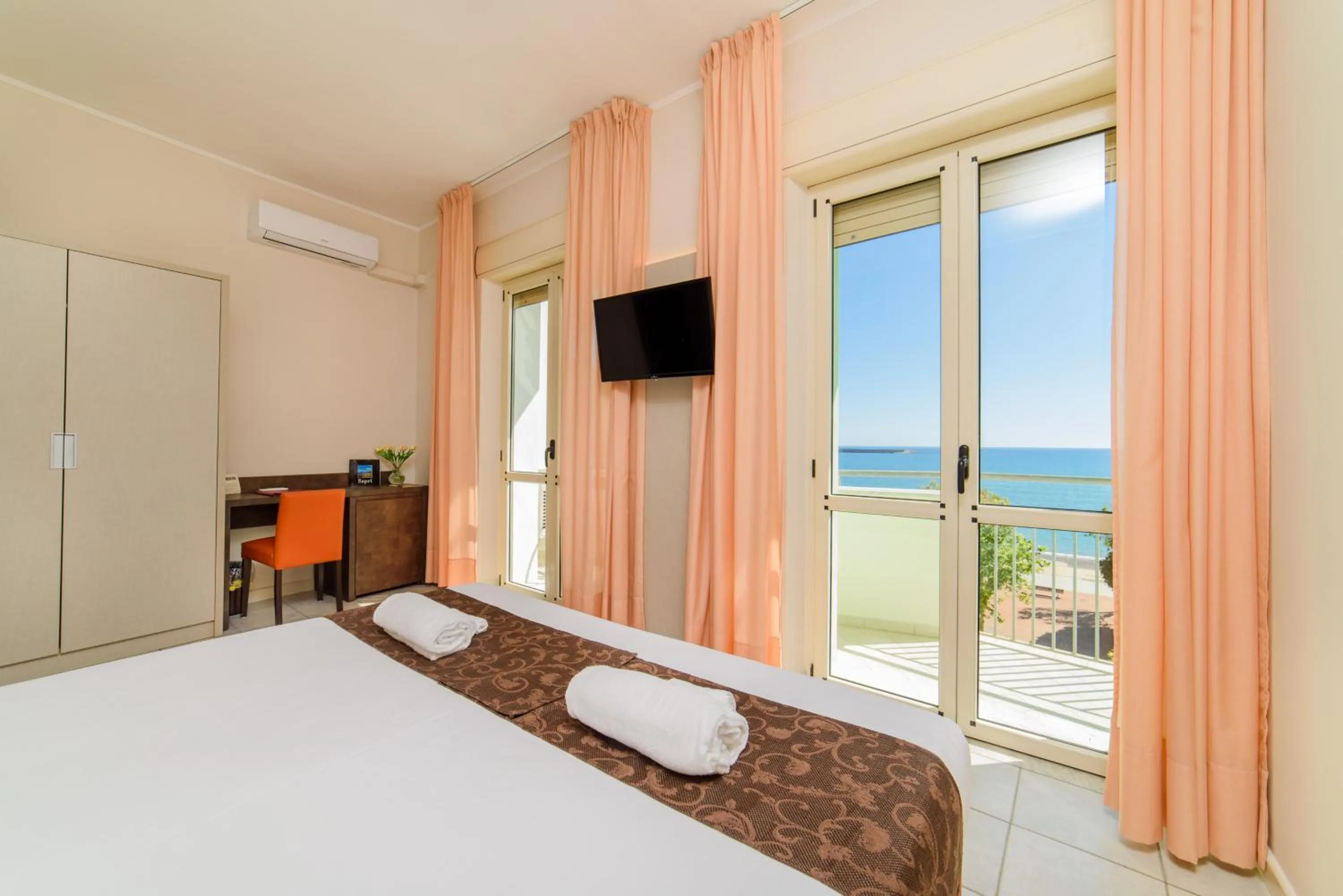 Bed in Hotel Tirreno