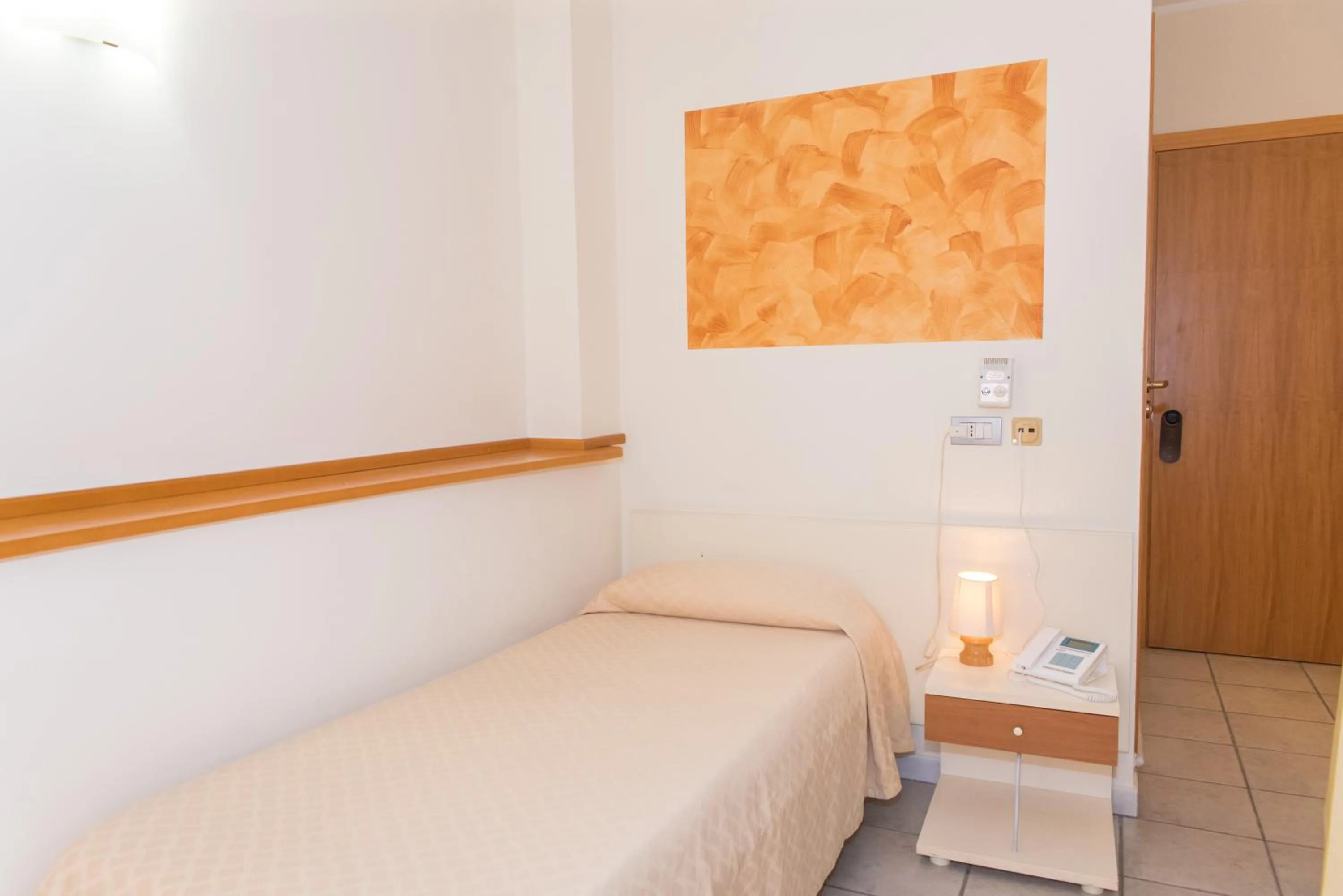 Single Room in Hotel Tirreno