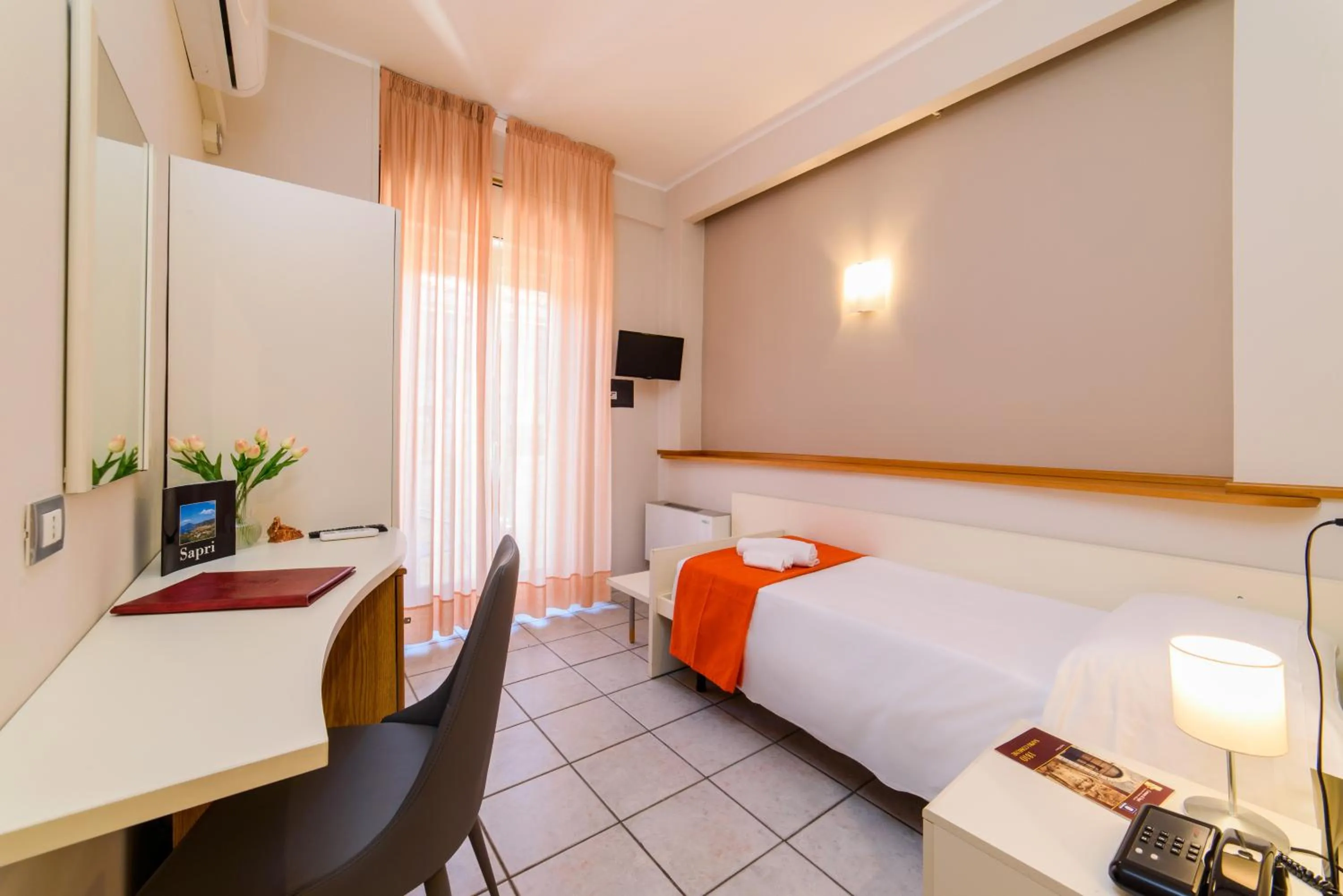 Bed in Hotel Tirreno