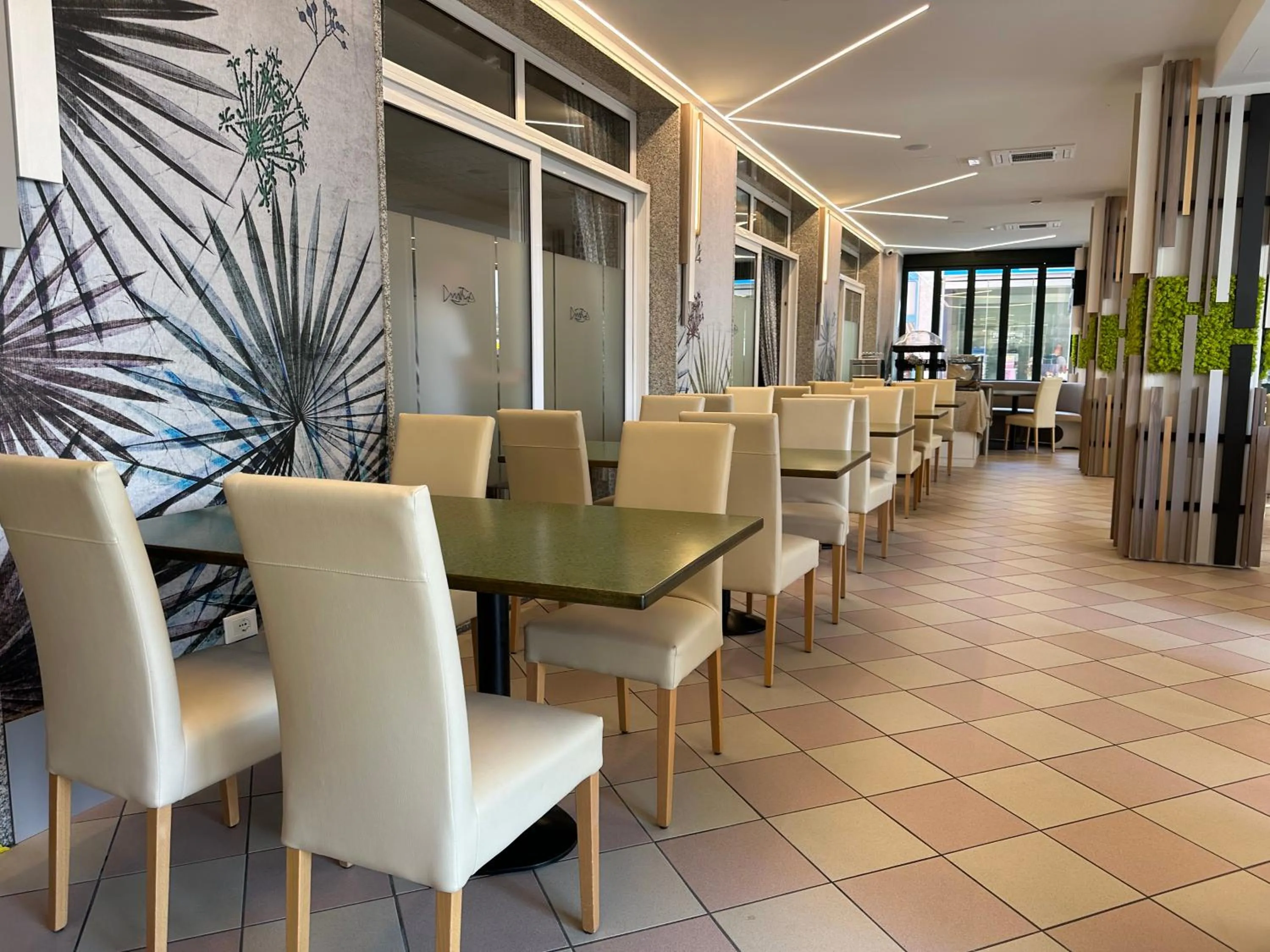 Restaurant/places to eat in Hotel Storione