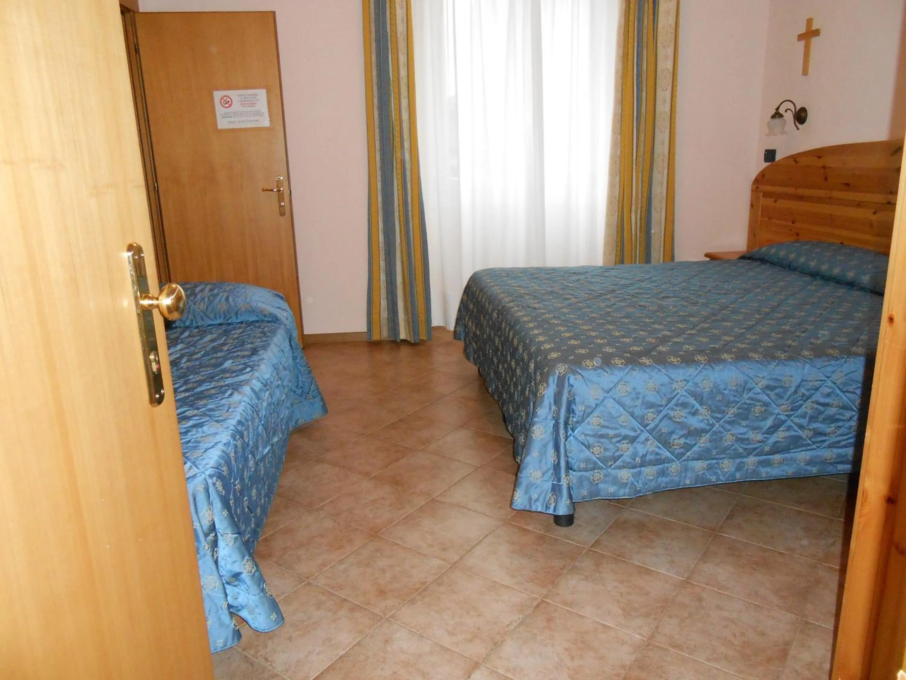 Balcony/Terrace, Bed in Hotel Vittoria