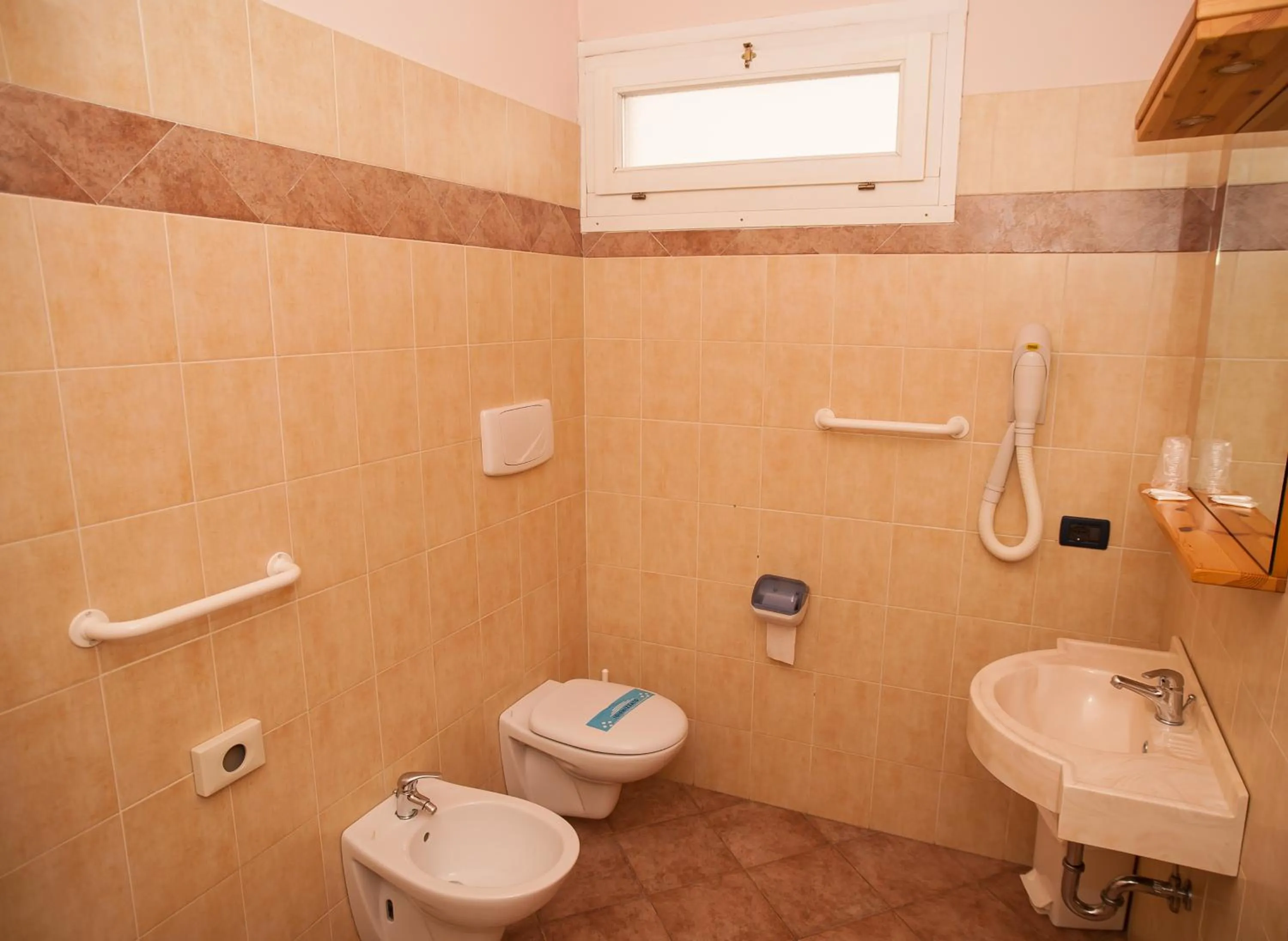 Toilet in Hotel Vittoria