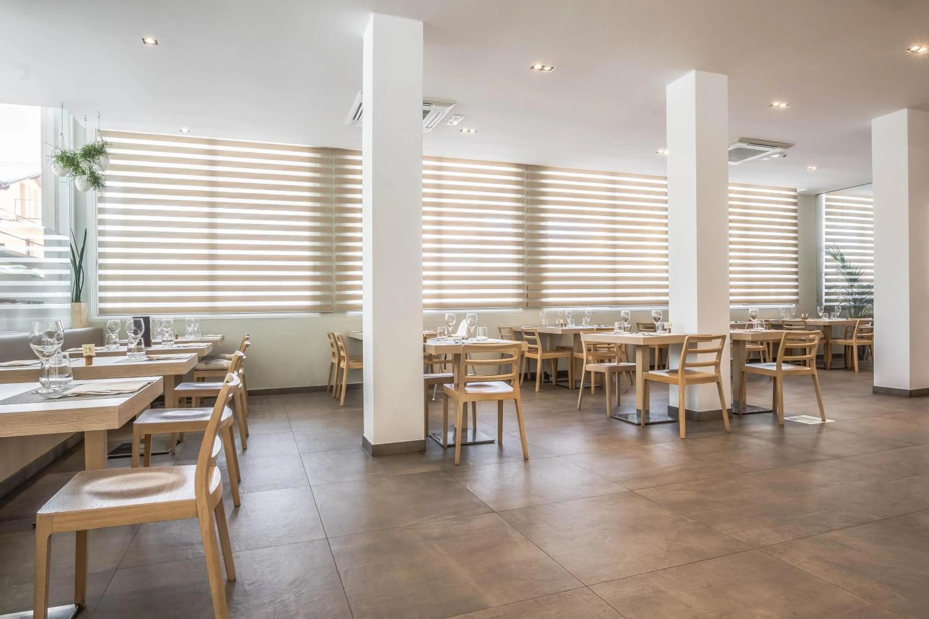 Restaurant/places to eat in Hotel Gardenia