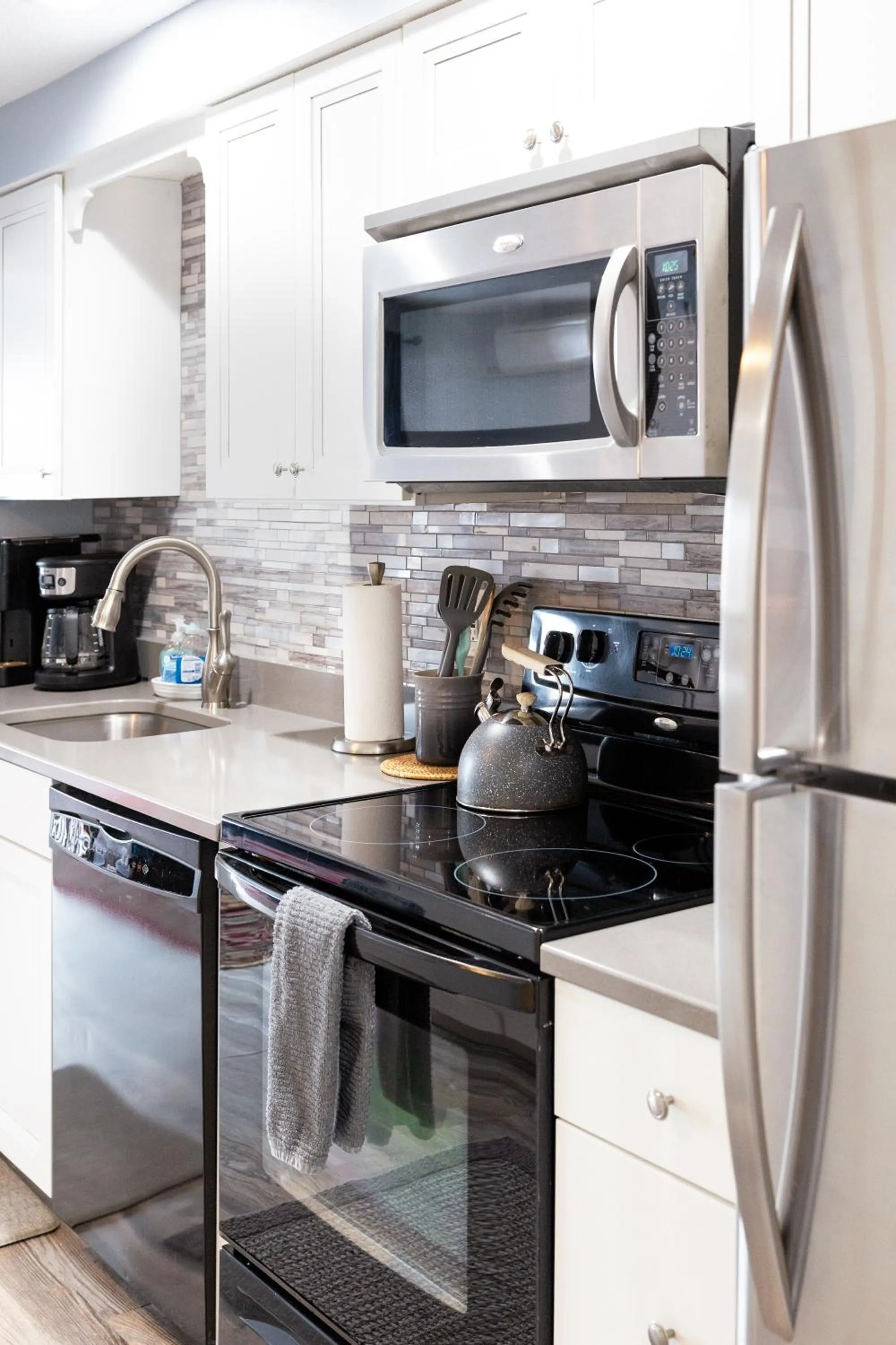 kitchen in White Mountains Getaway with amazing views!